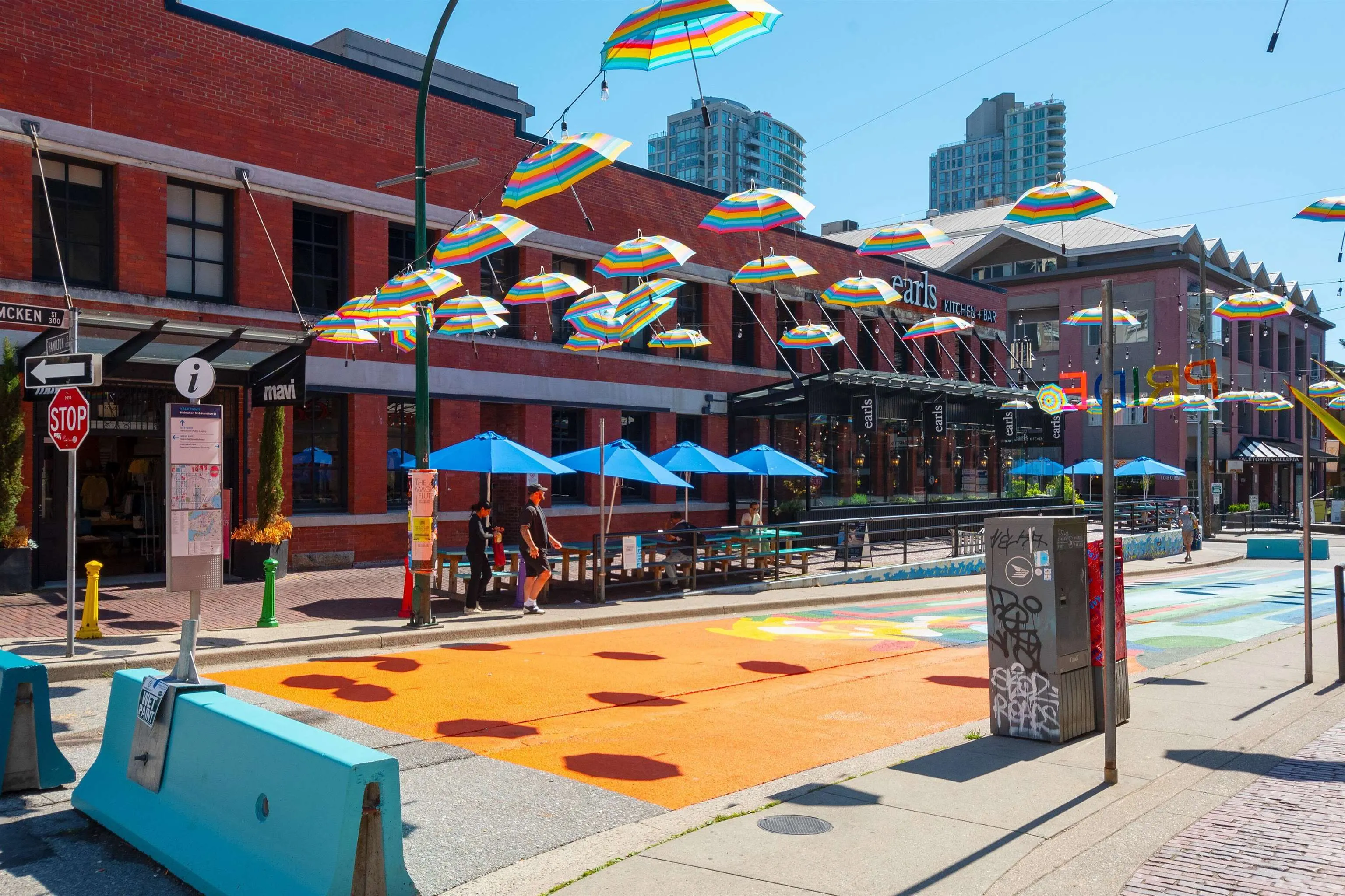 2201 977 Mainland Street