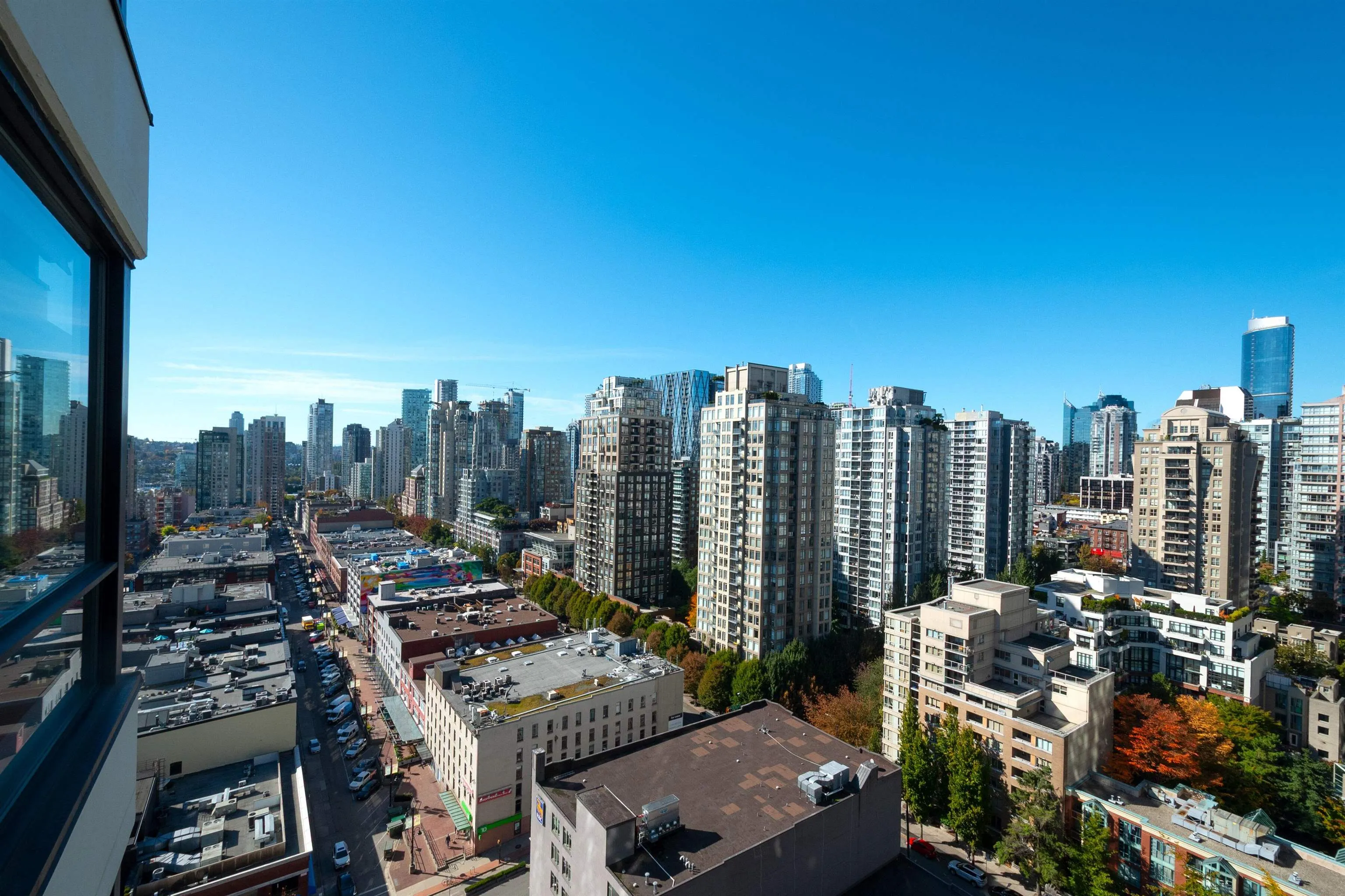 2201 977 Mainland Street