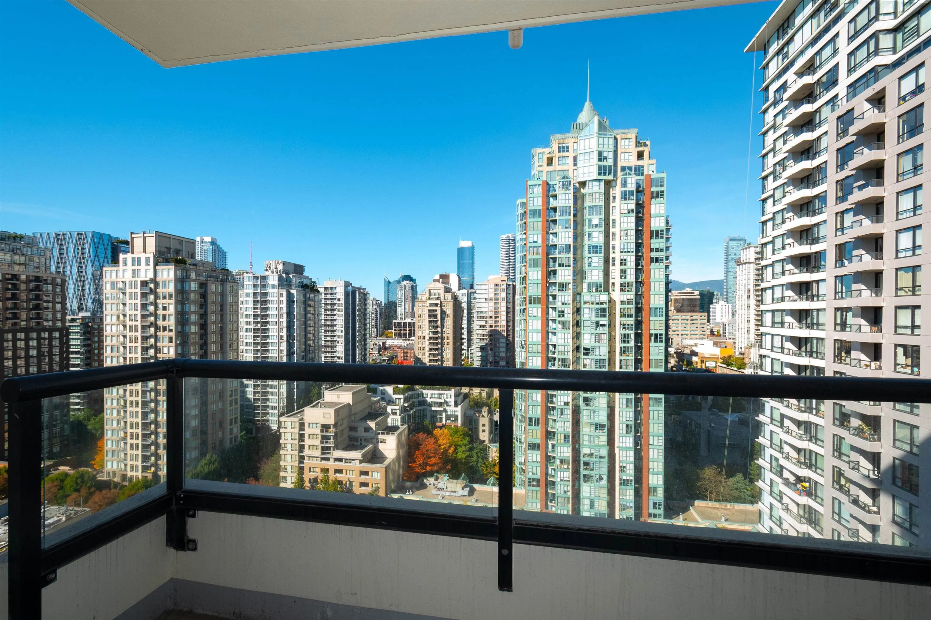 2201 977 Mainland Street