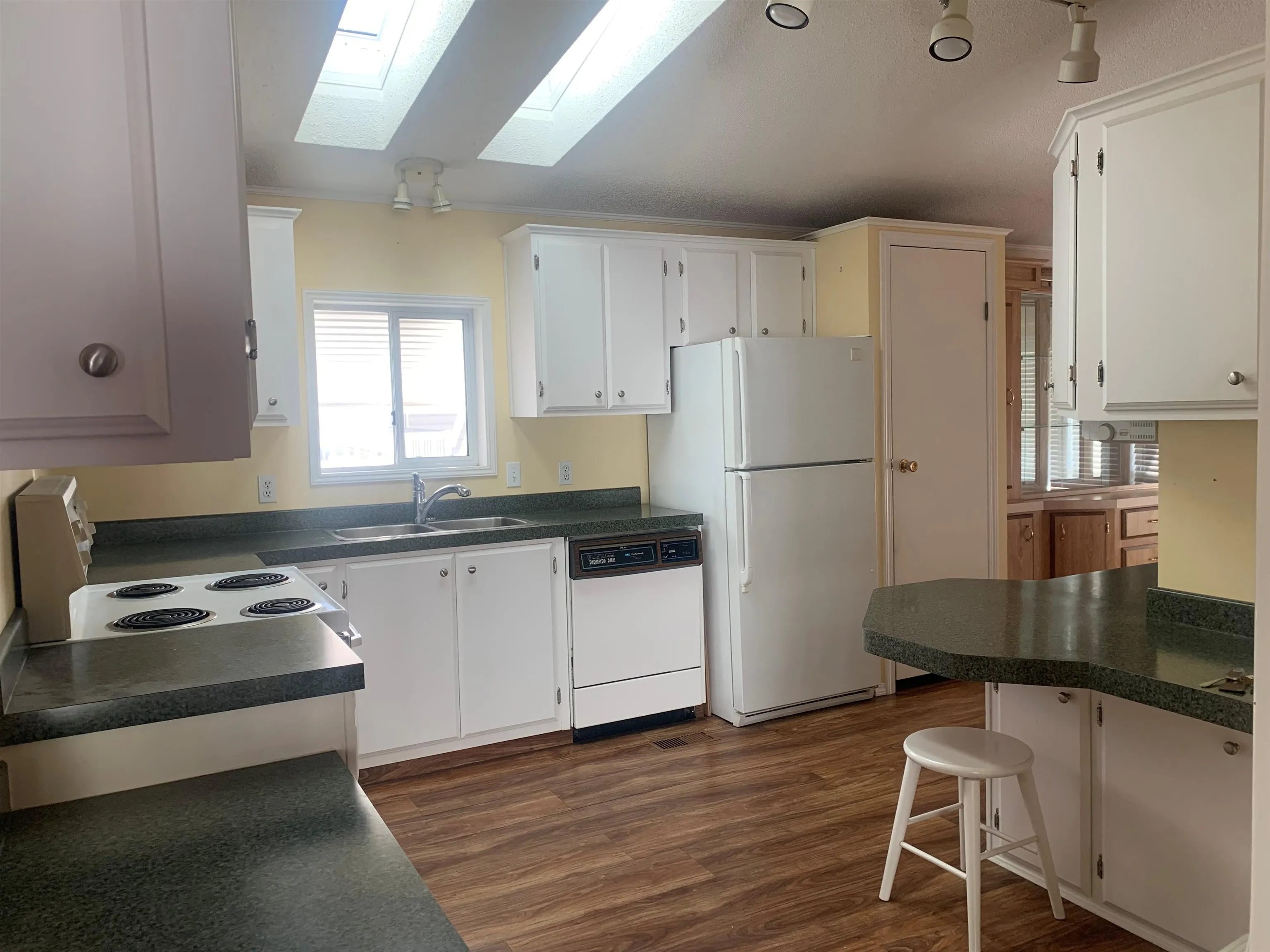 98 9055 Ashwell Road