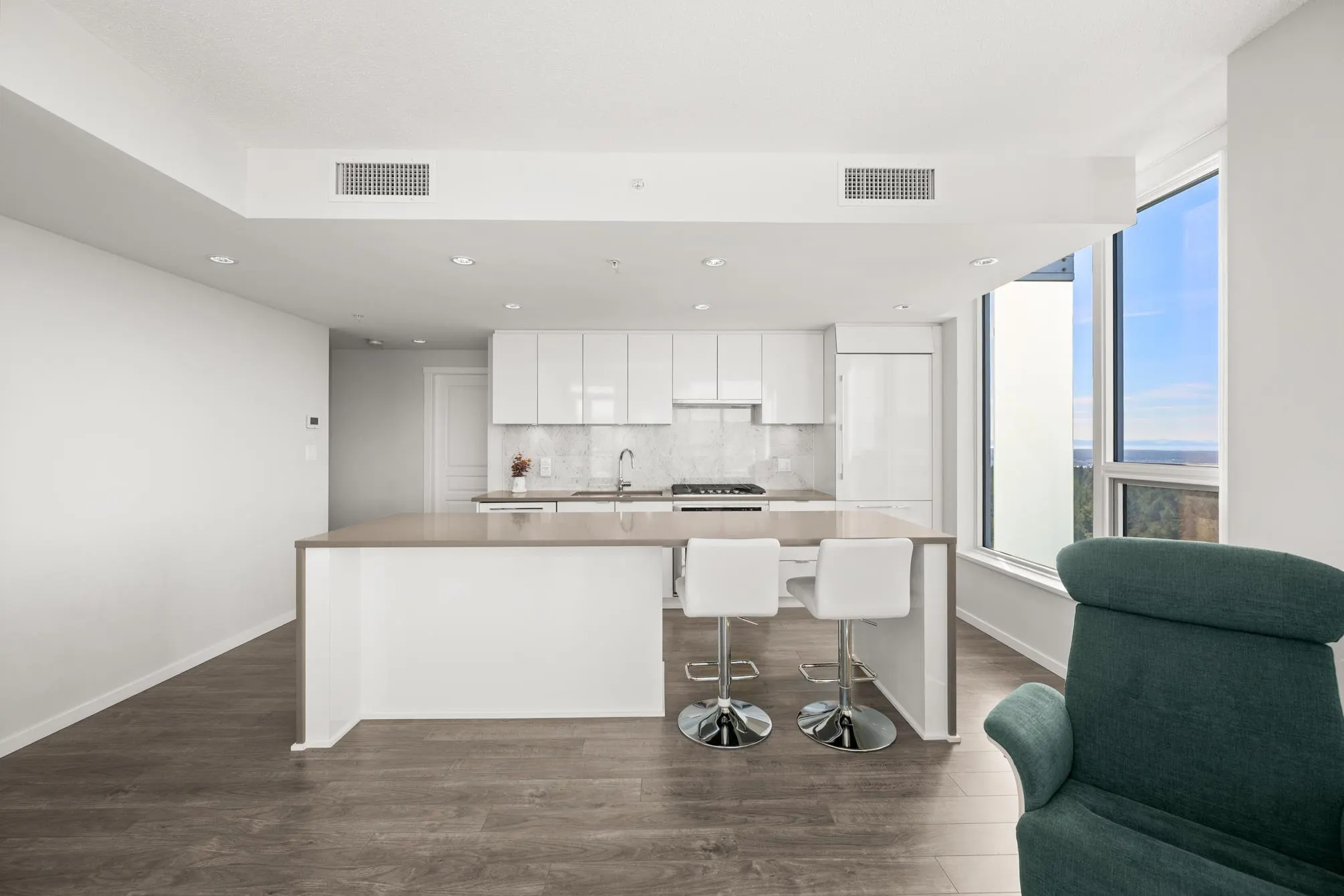 3707 5883 Barker Avenue