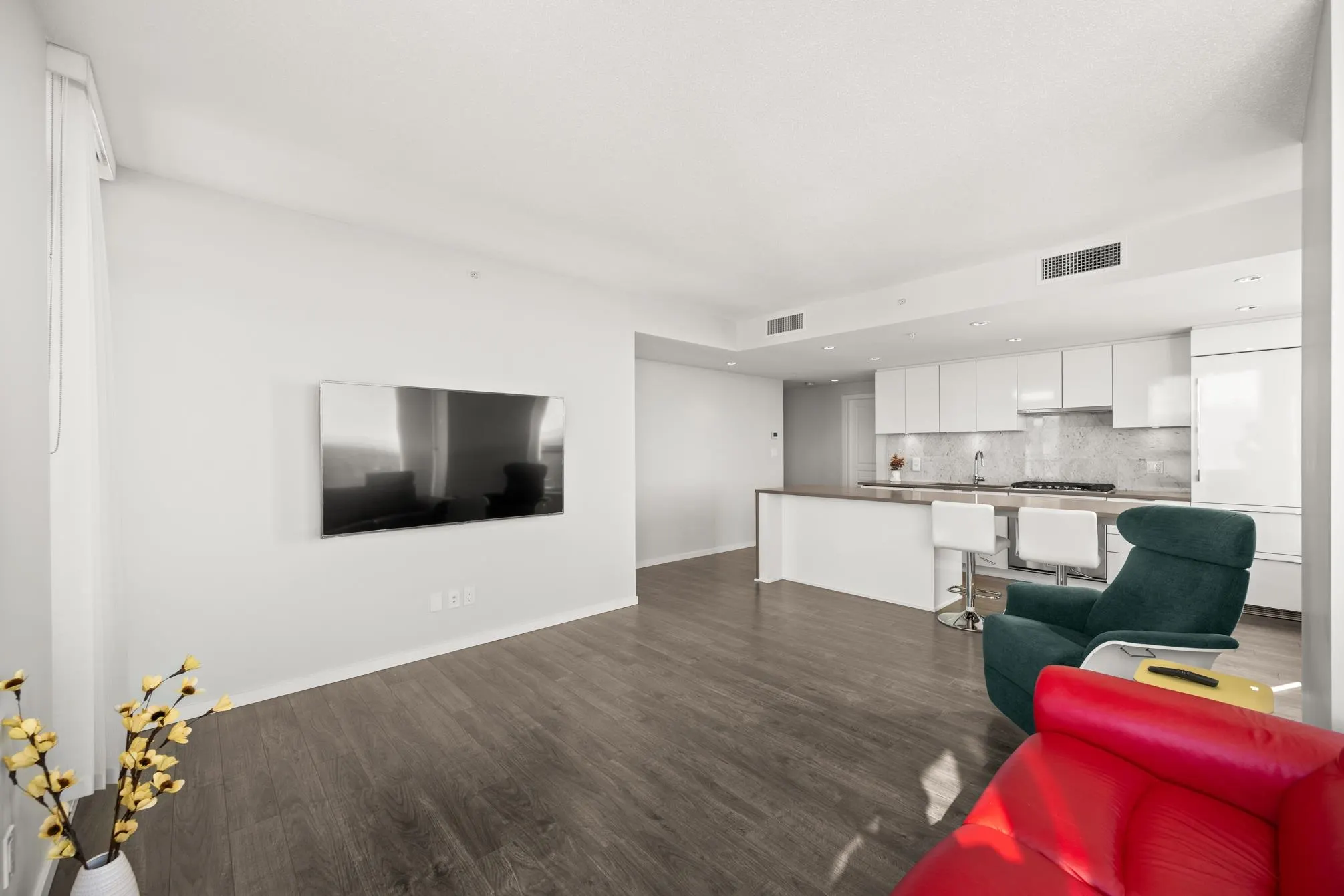 3707 5883 Barker Avenue