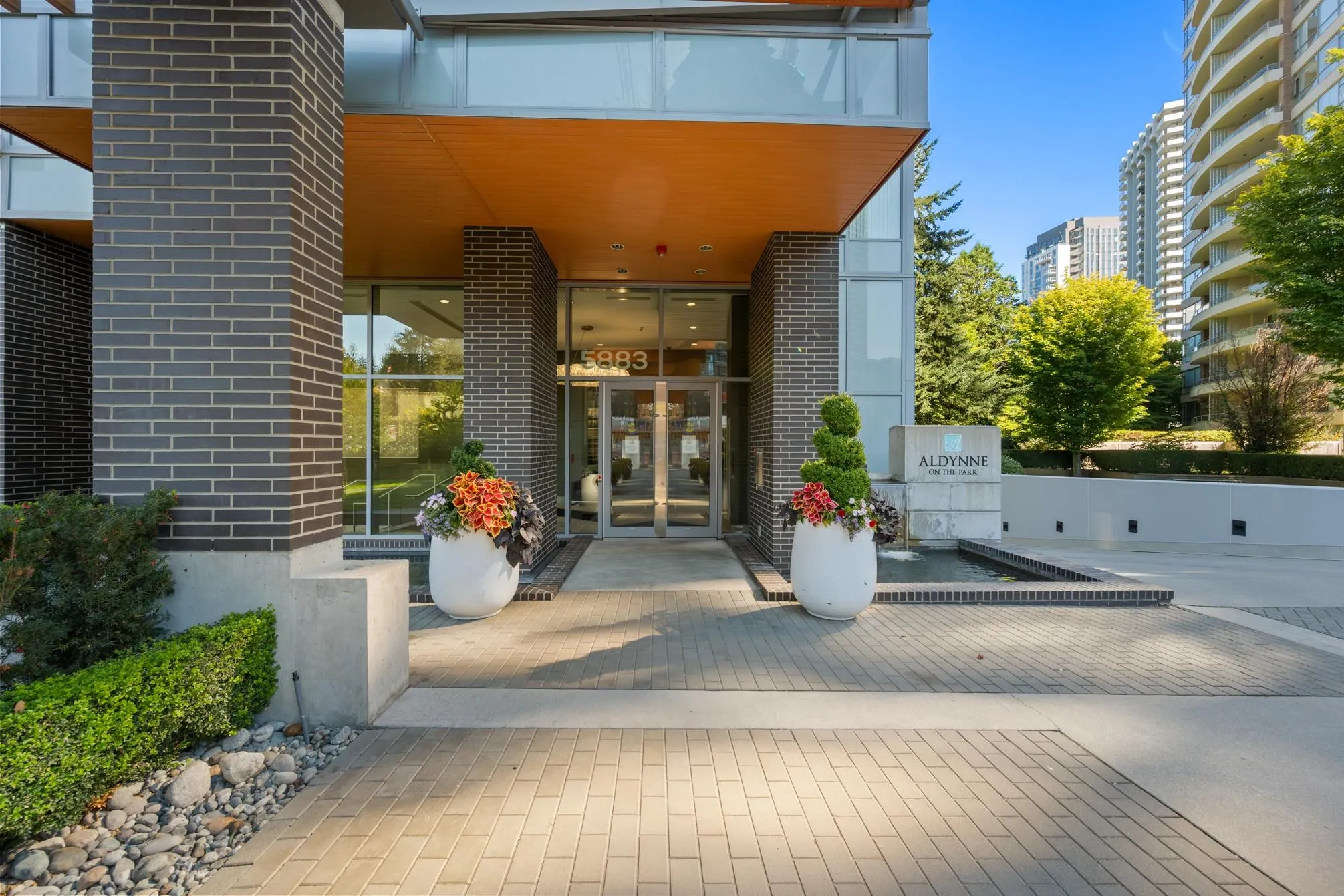 3707 5883 Barker Avenue