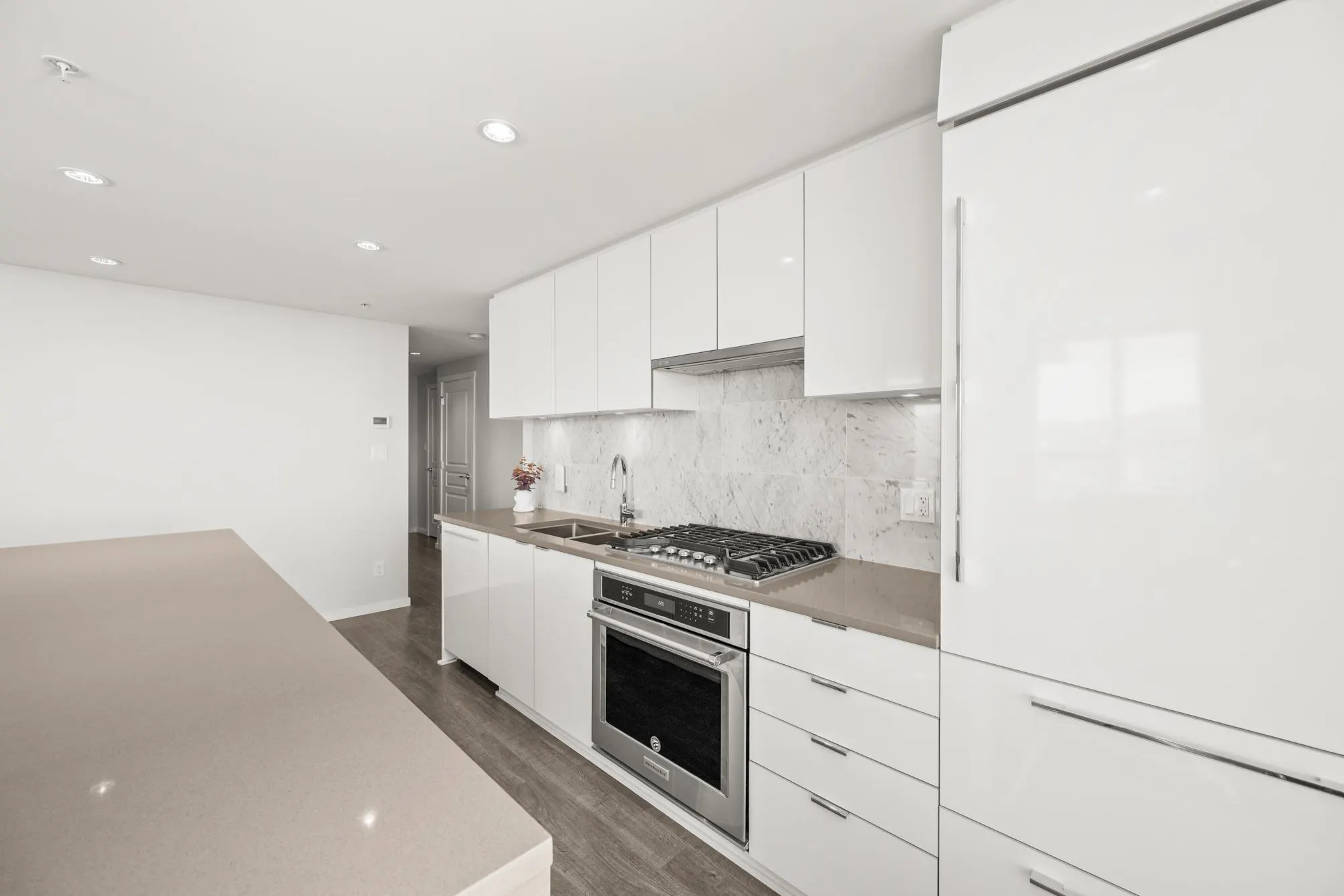 3707 5883 Barker Avenue