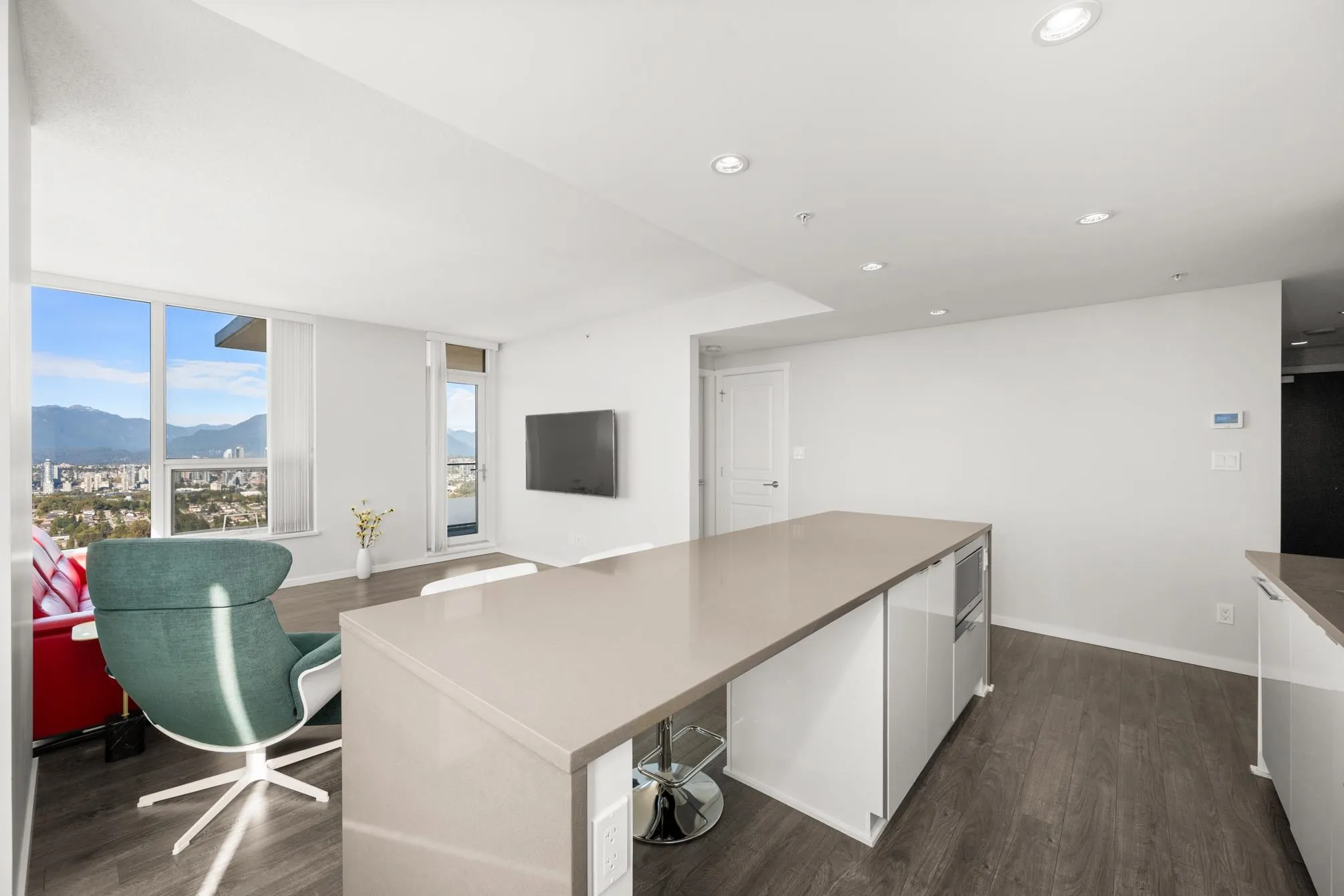 3707 5883 Barker Avenue