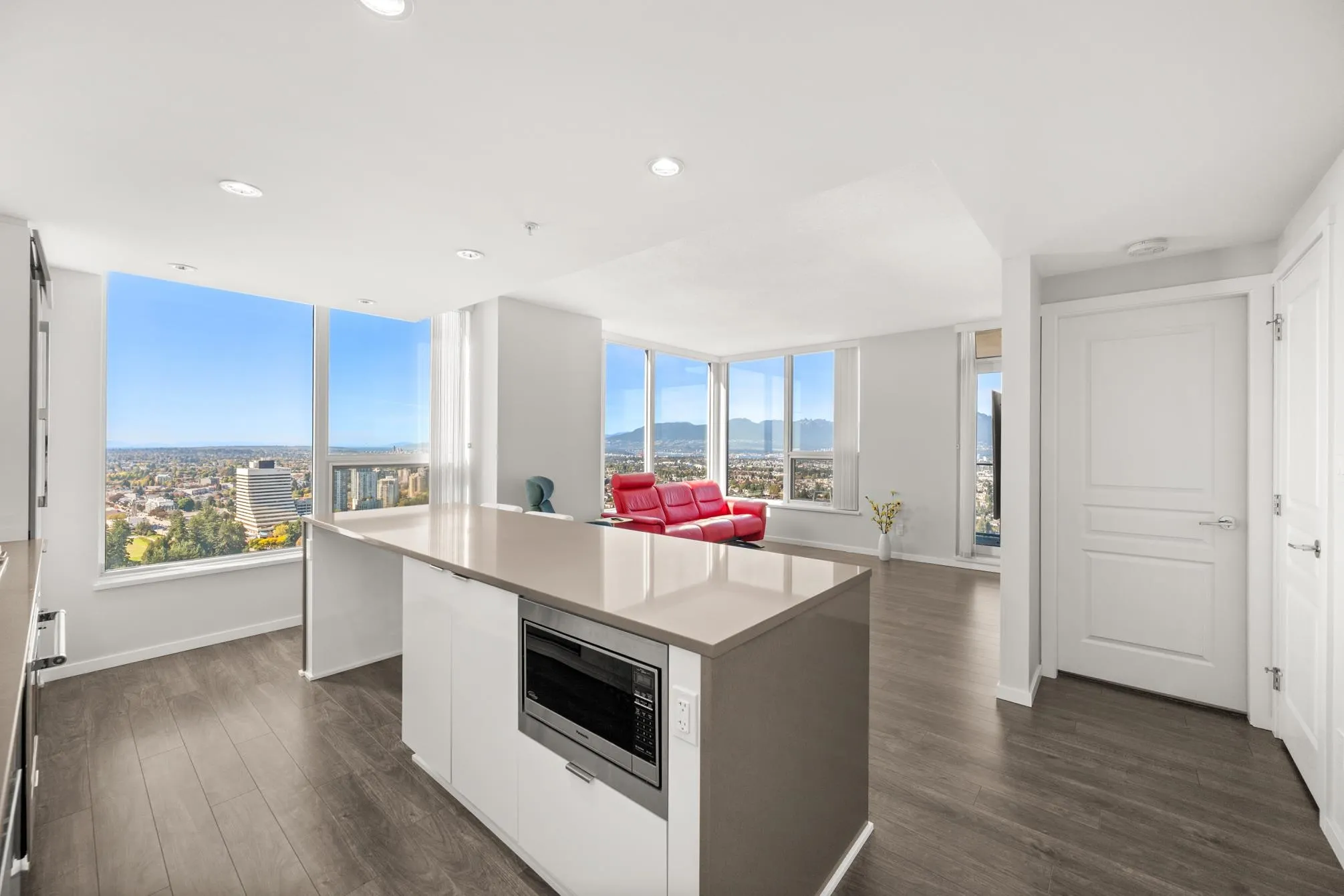 3707 5883 Barker Avenue