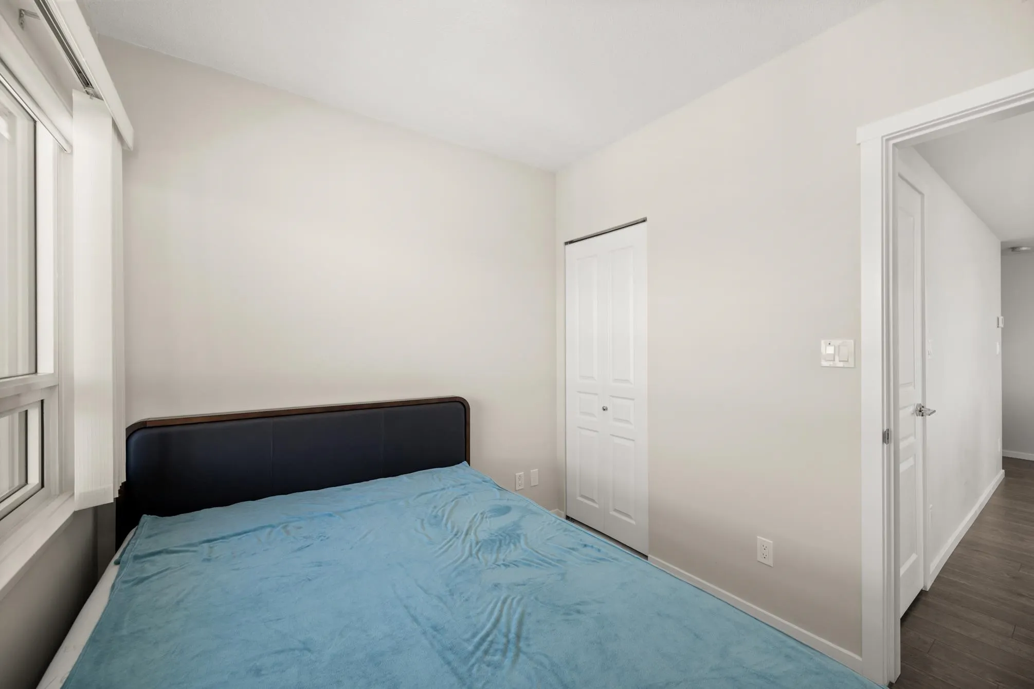 3707 5883 Barker Avenue