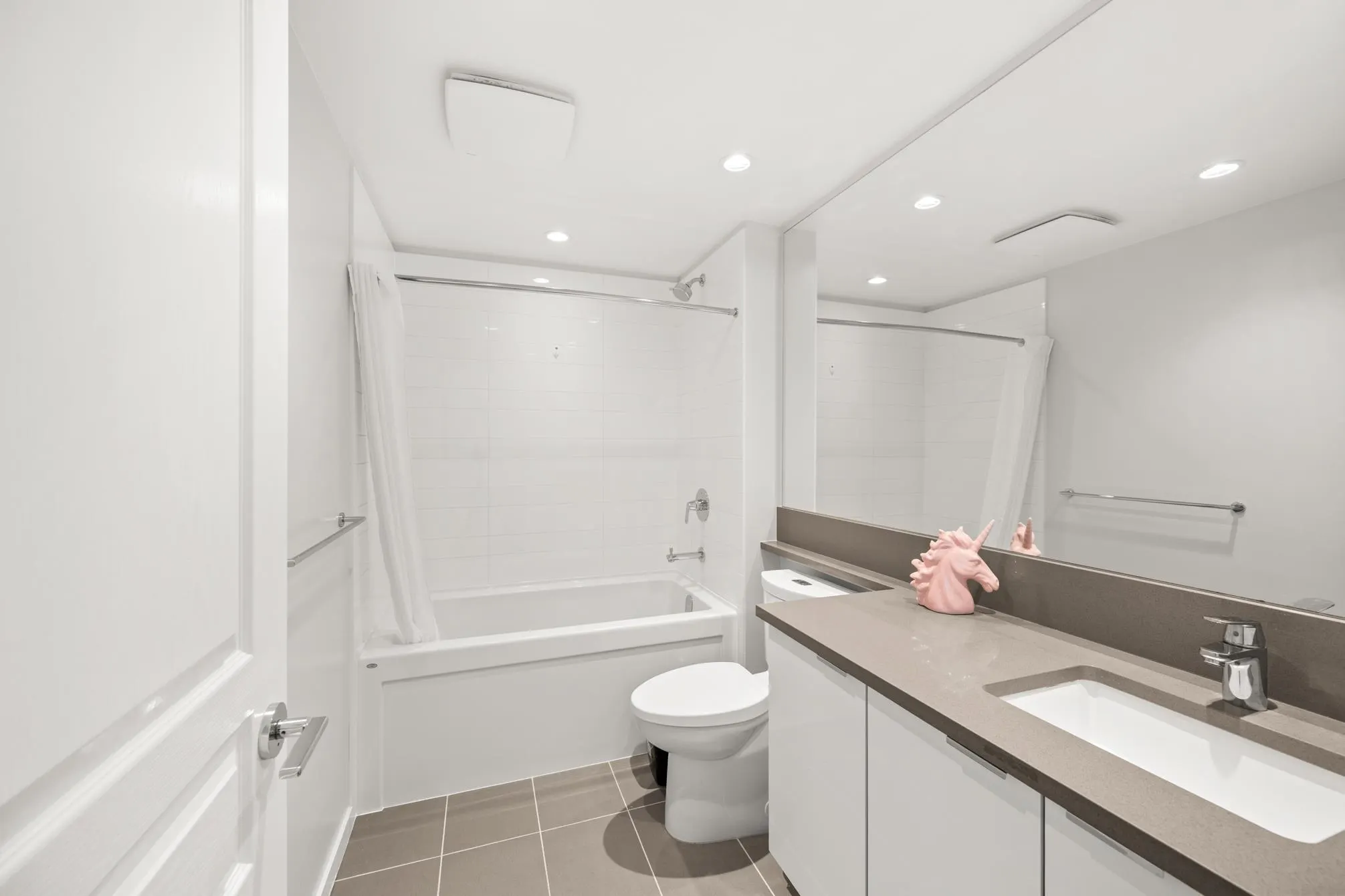 3707 5883 Barker Avenue