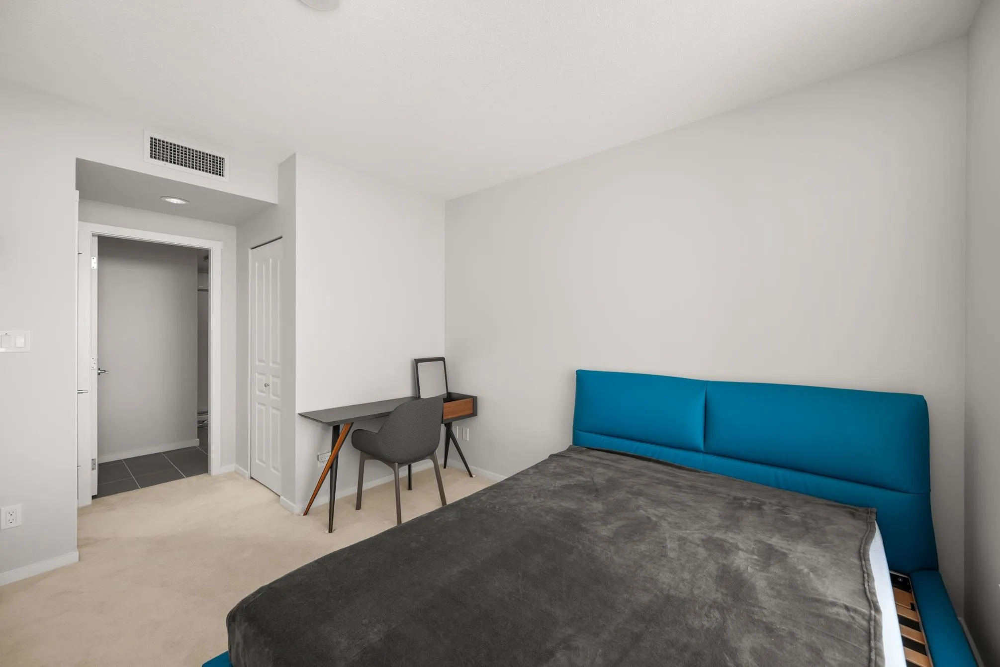 3707 5883 Barker Avenue