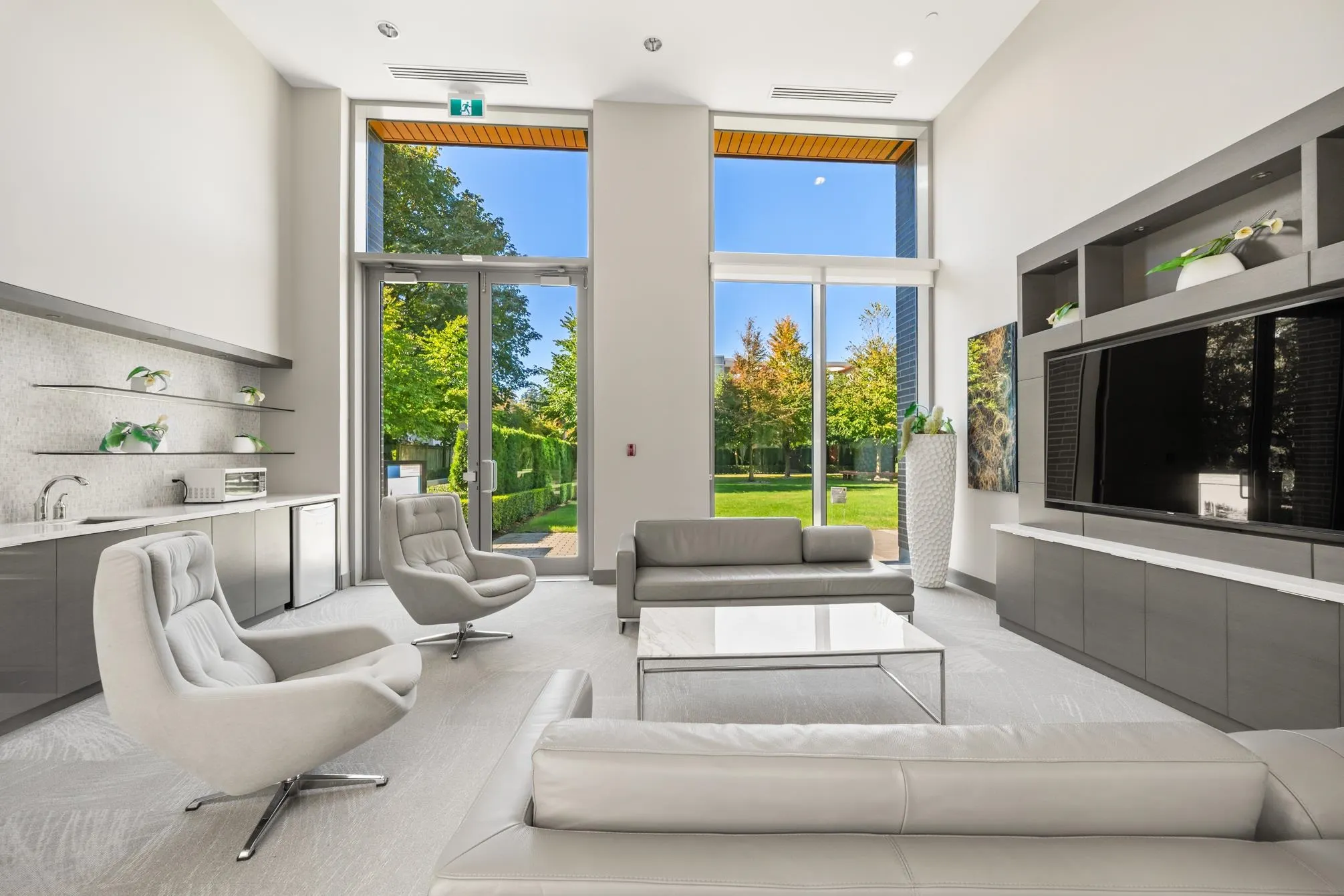 3707 5883 Barker Avenue