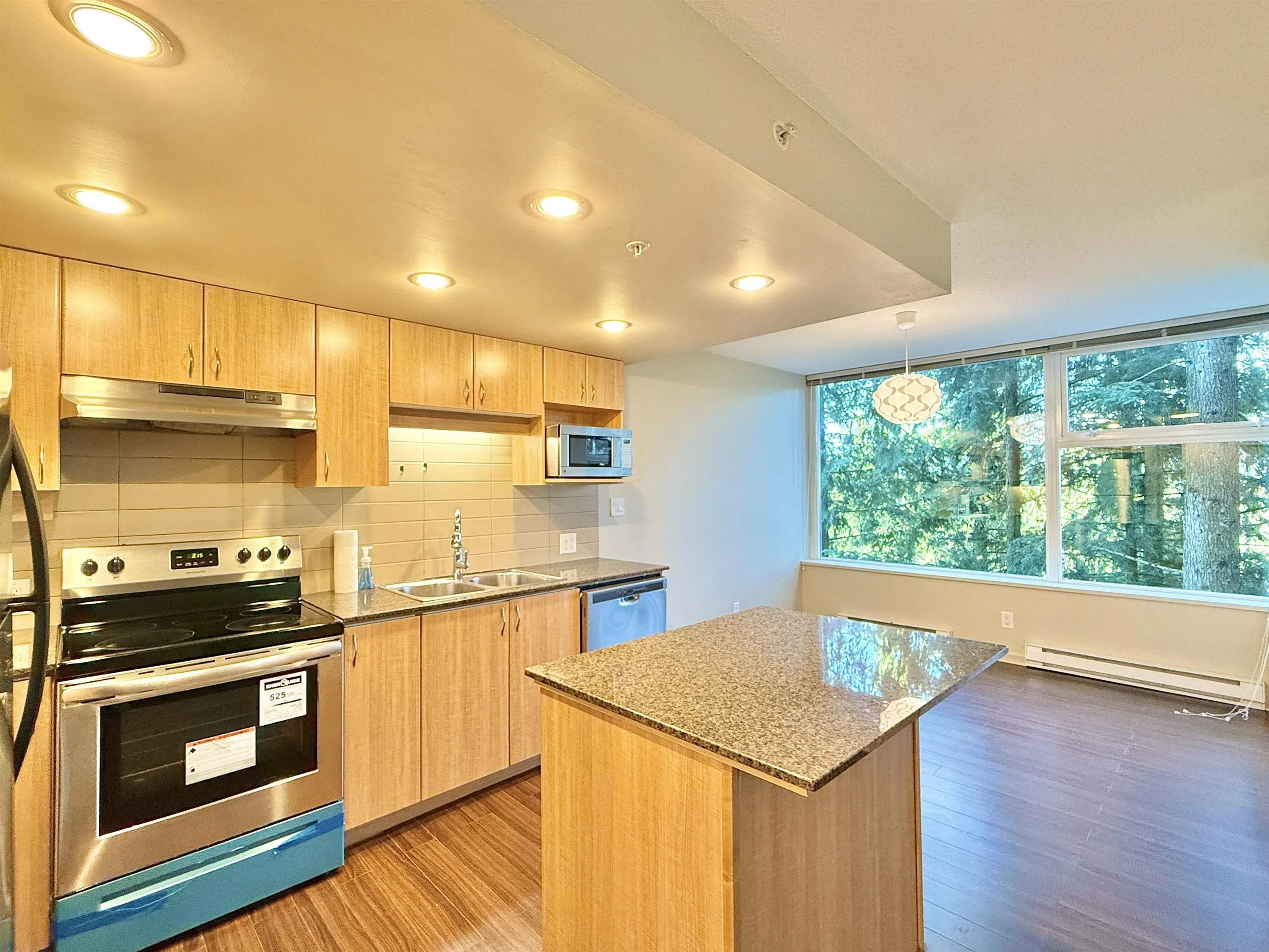 305 9232 University Crescent