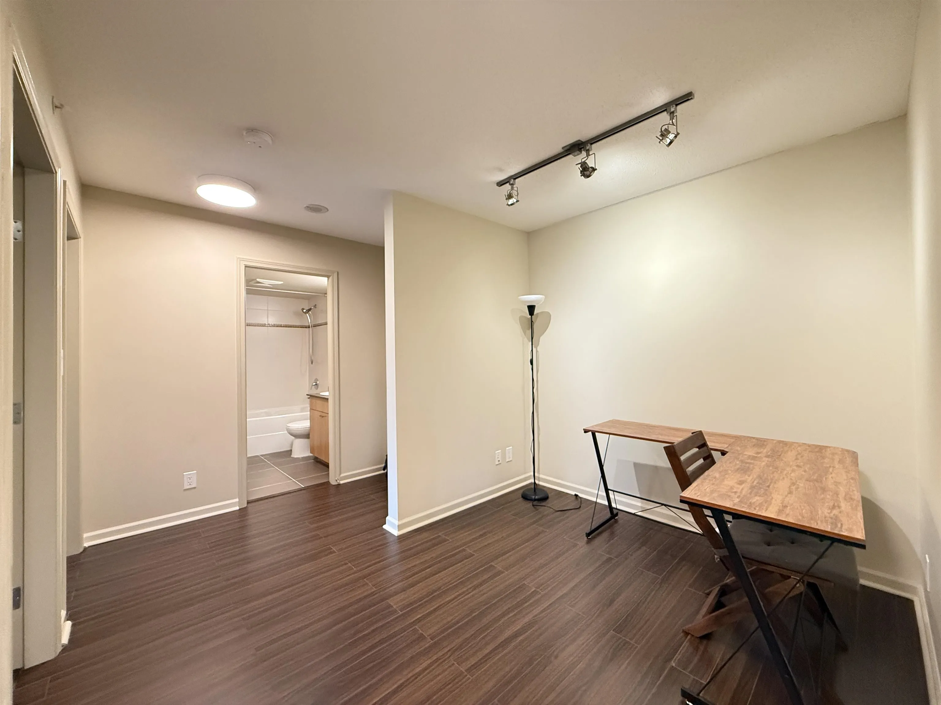 305 9232 University Crescent