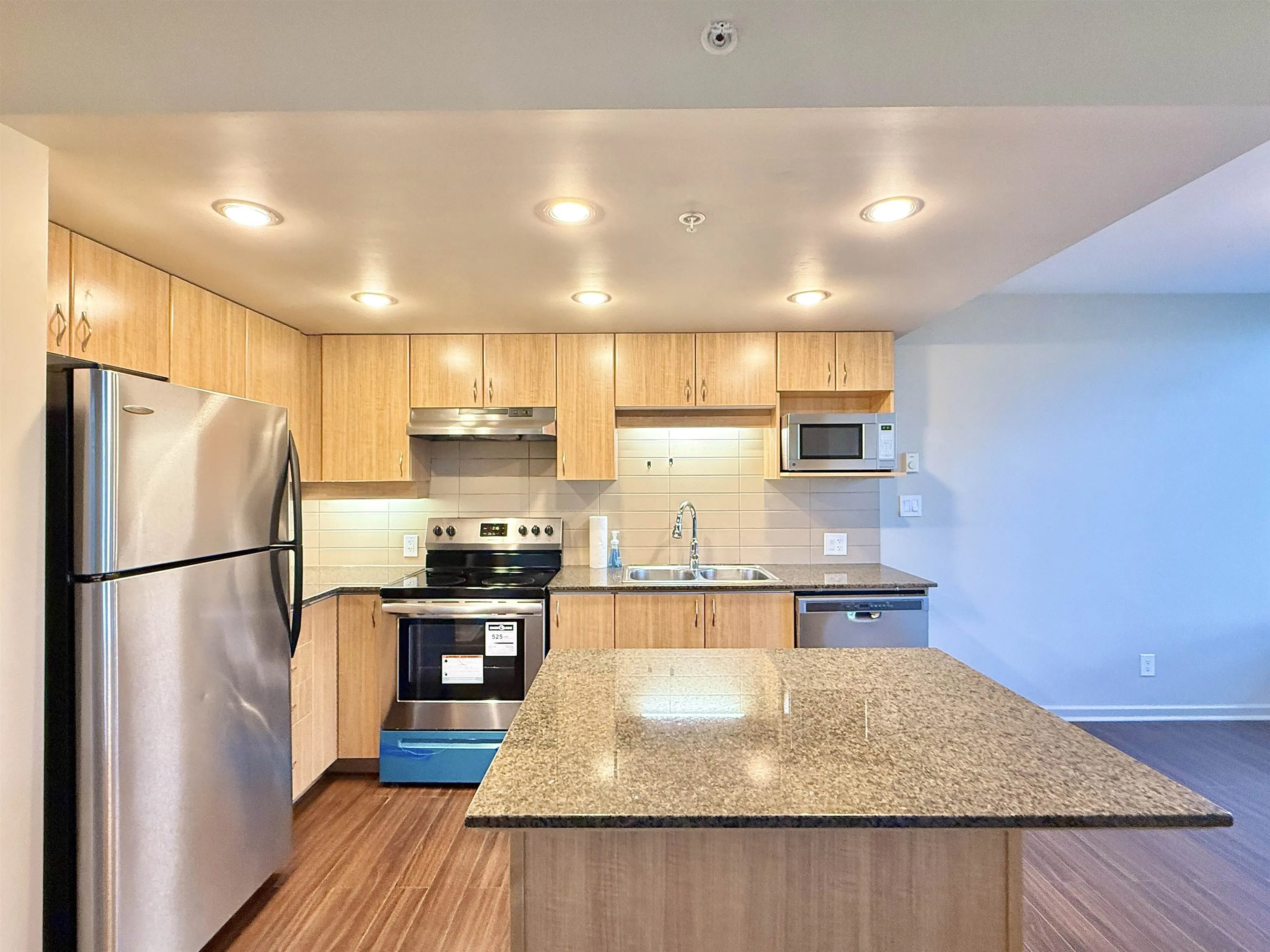 305 9232 University Crescent