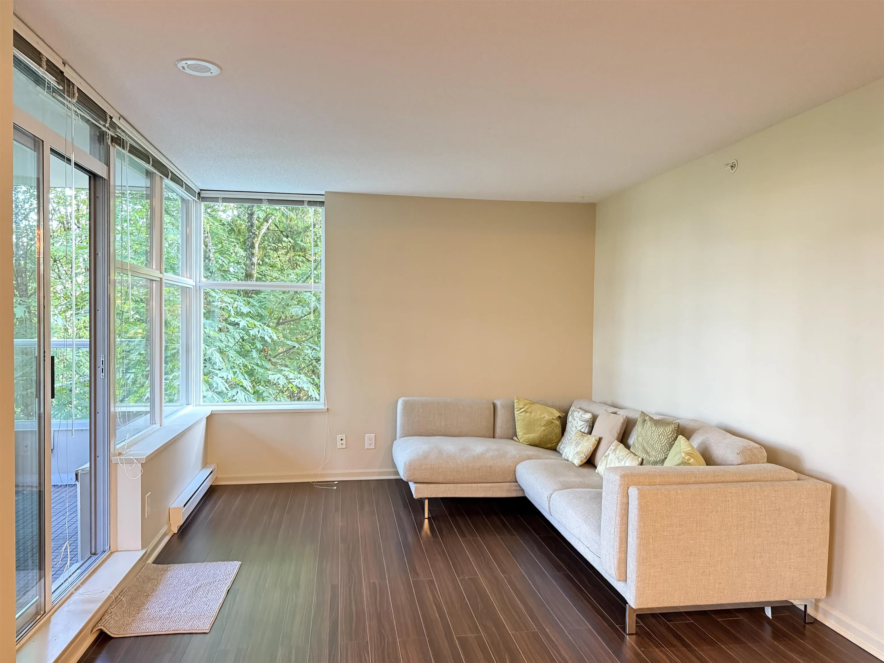 305 9232 University Crescent