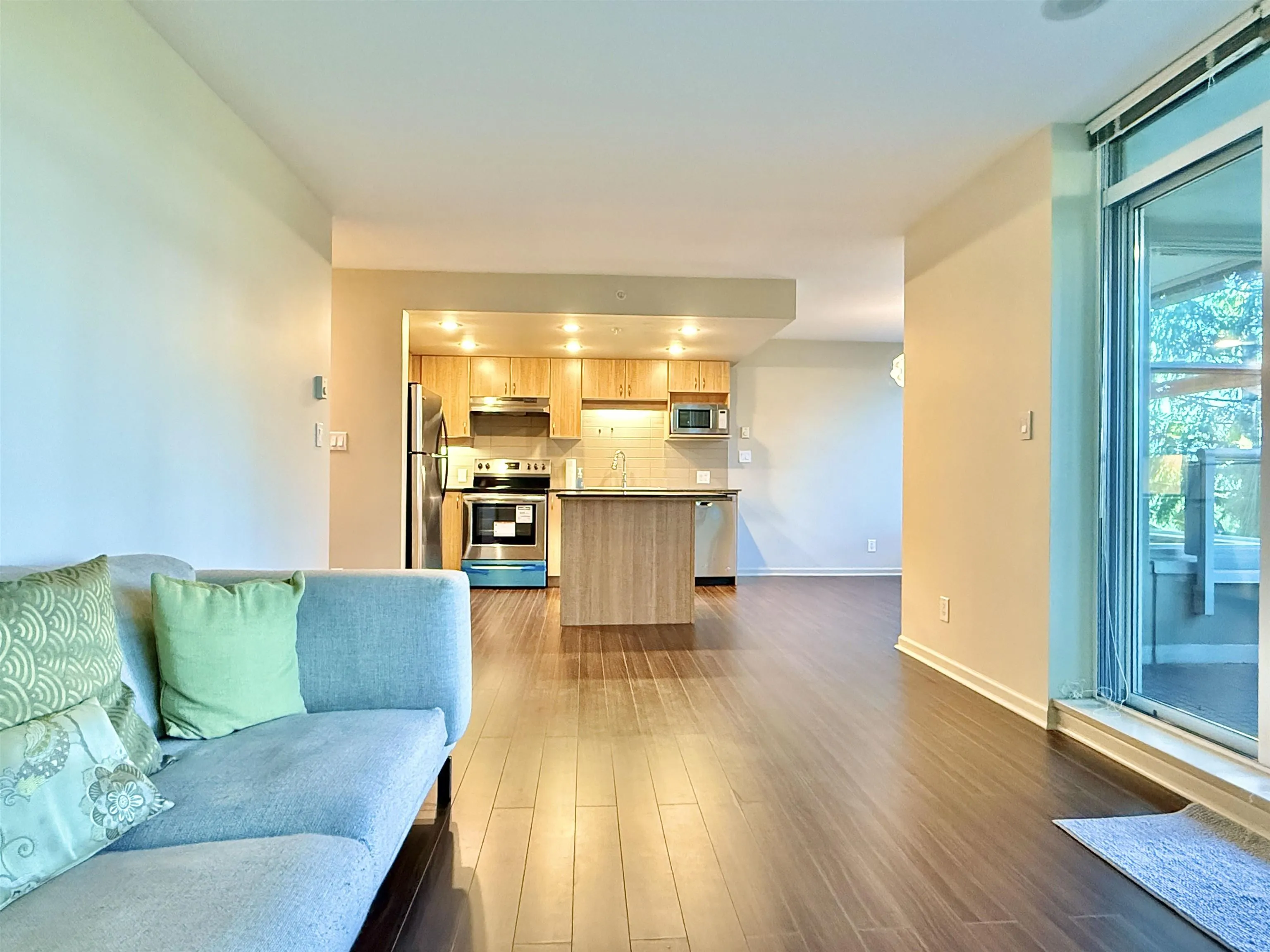 305 9232 University Crescent