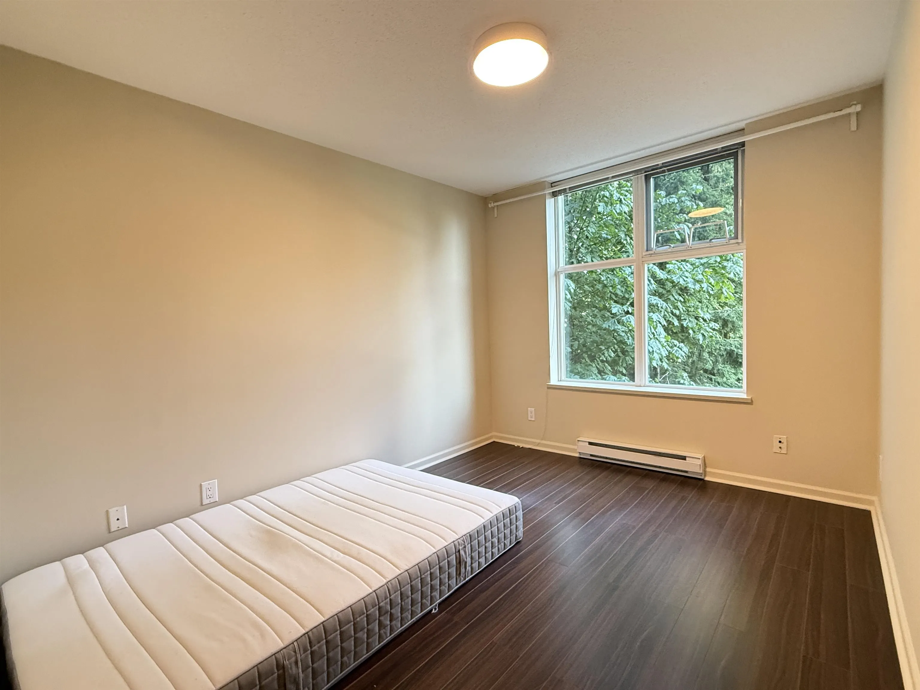 305 9232 University Crescent