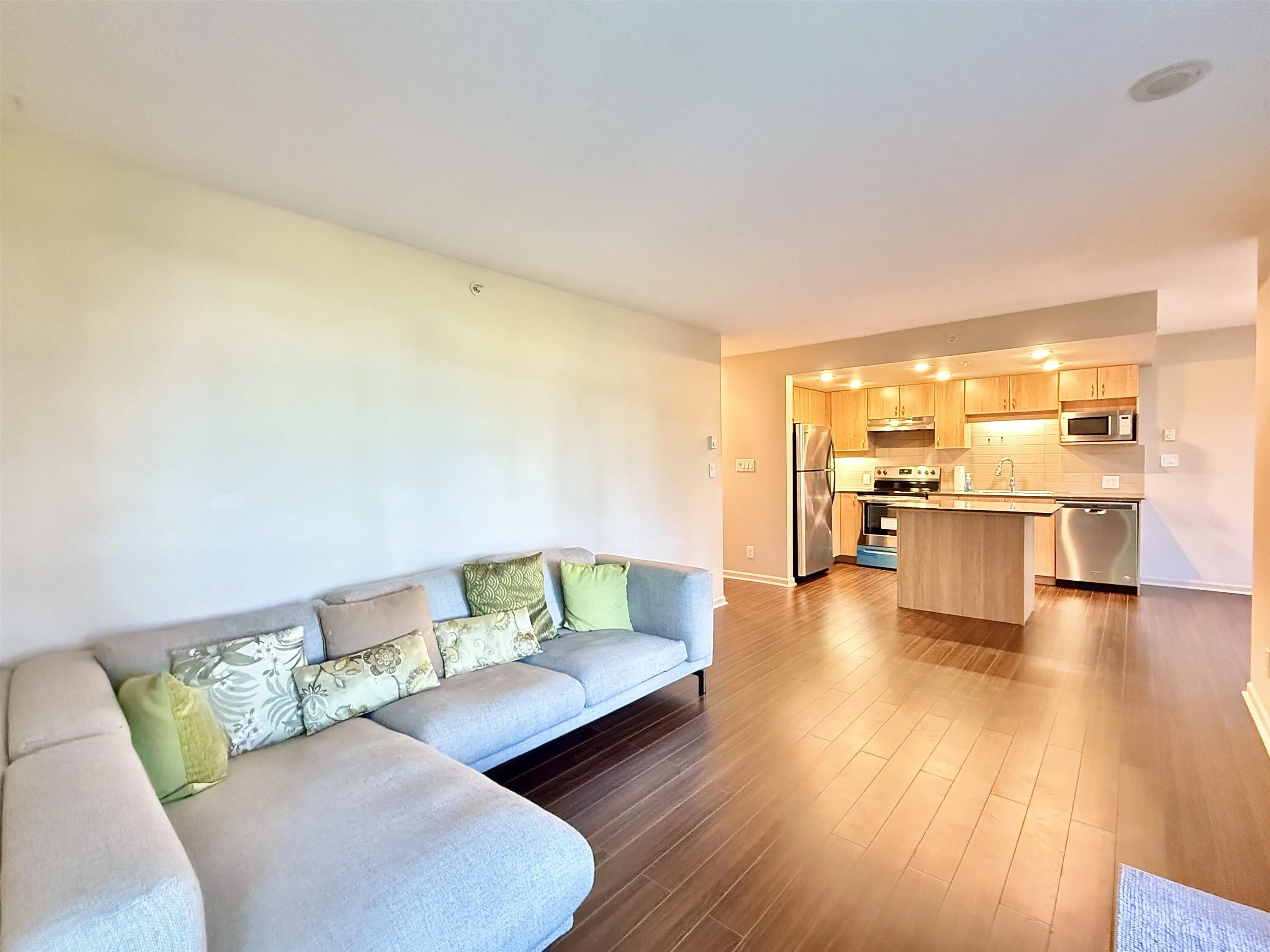305 9232 University Crescent