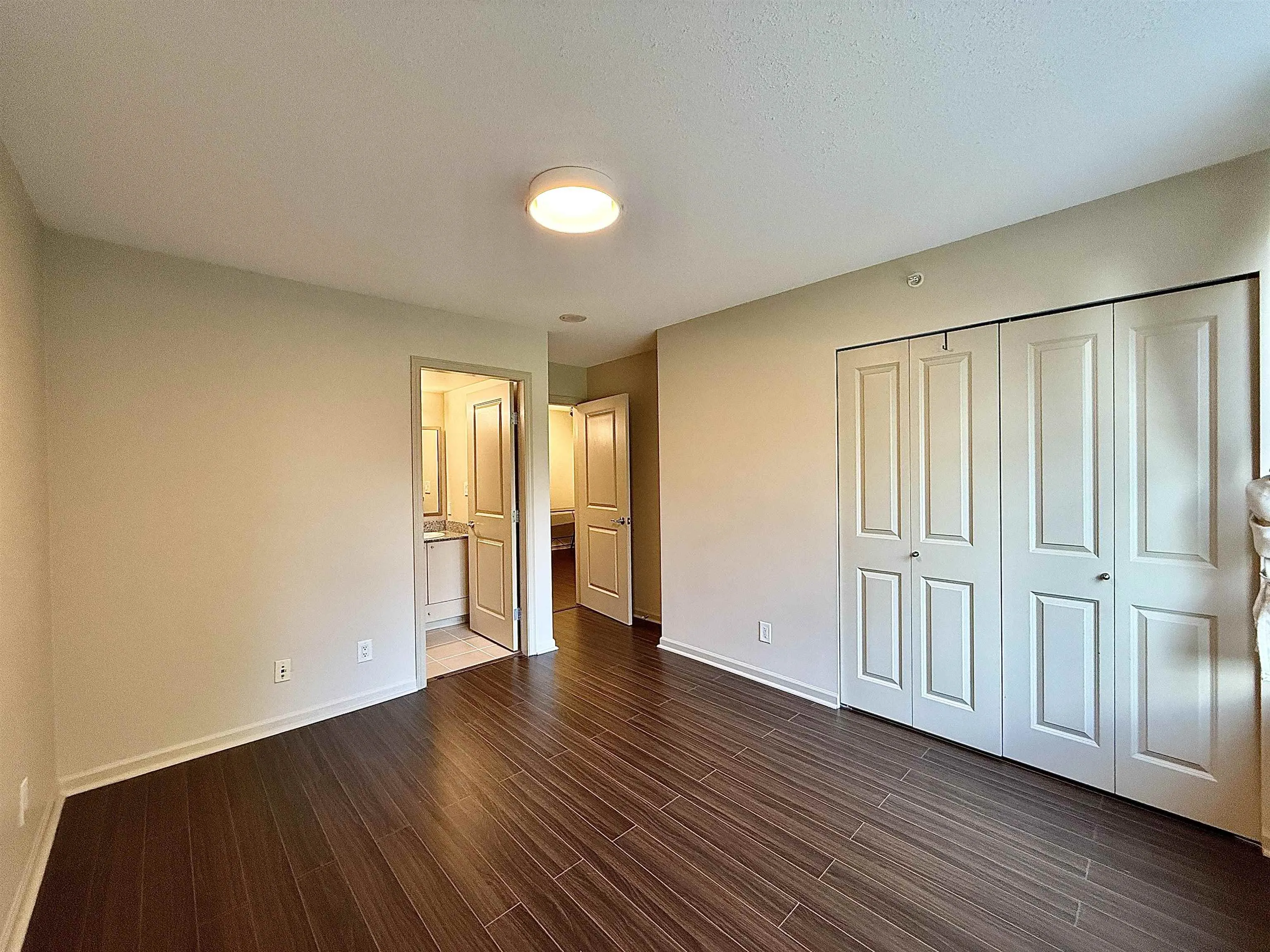 305 9232 University Crescent