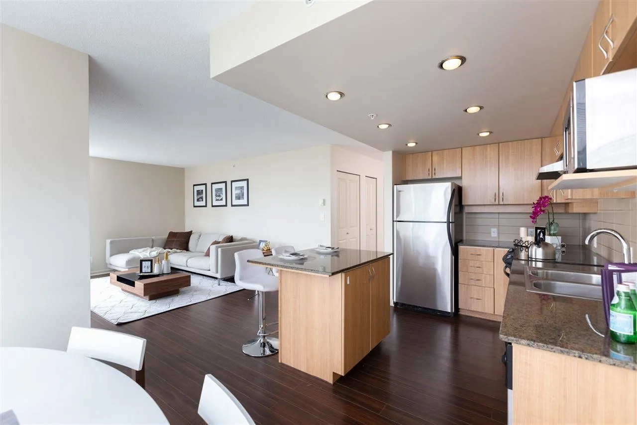 305 9232 University Crescent