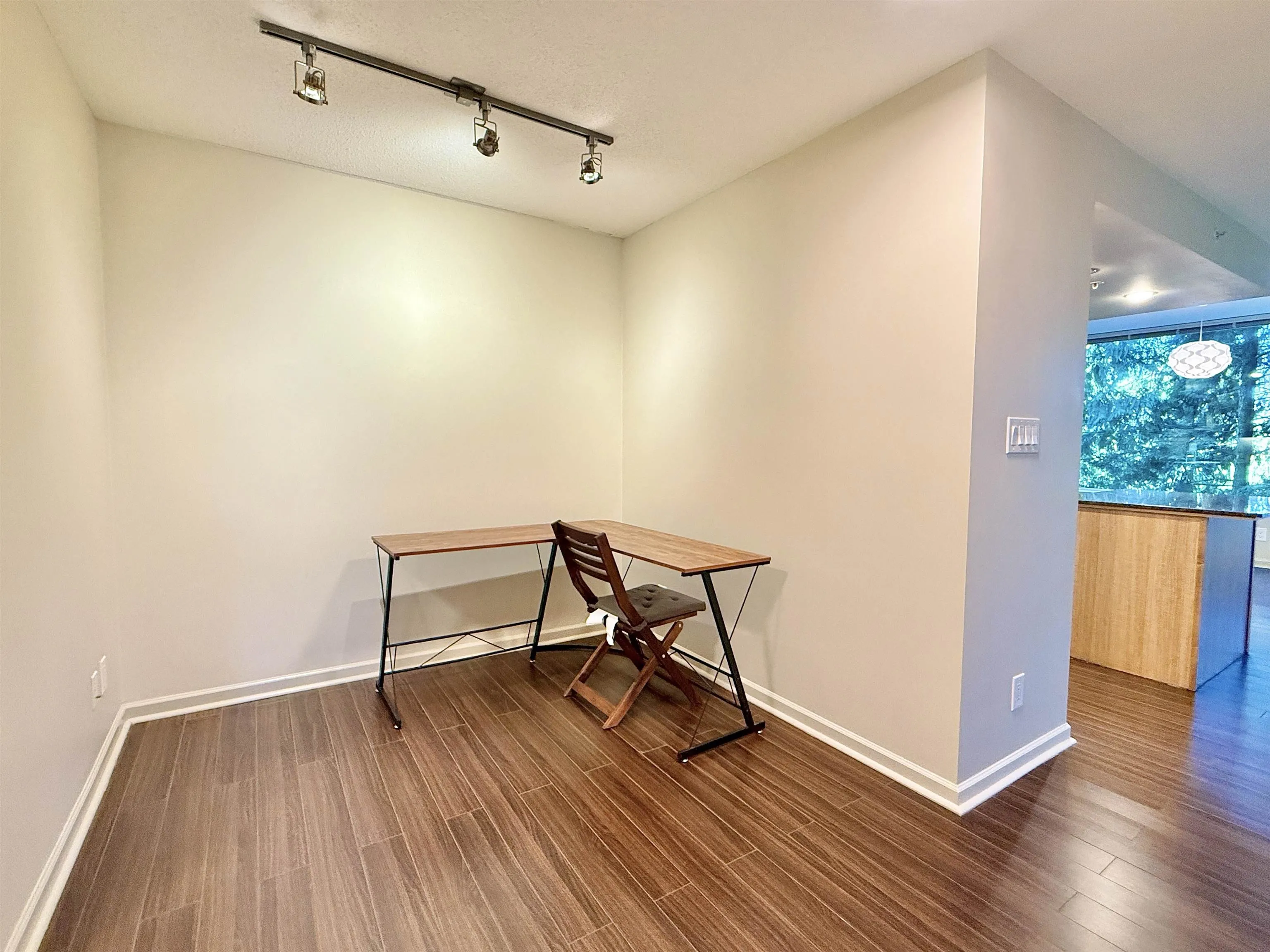 305 9232 University Crescent