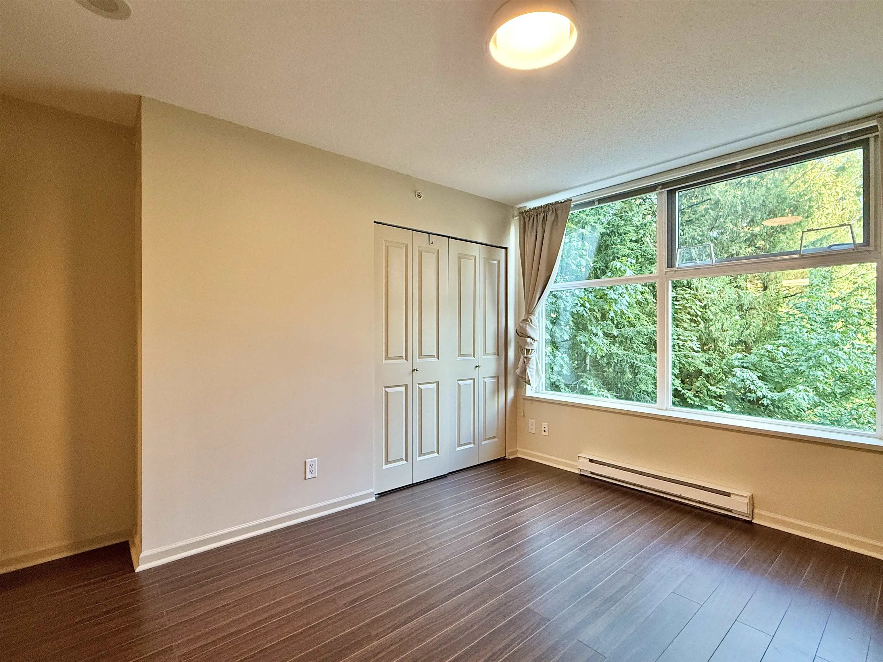 305 9232 University Crescent