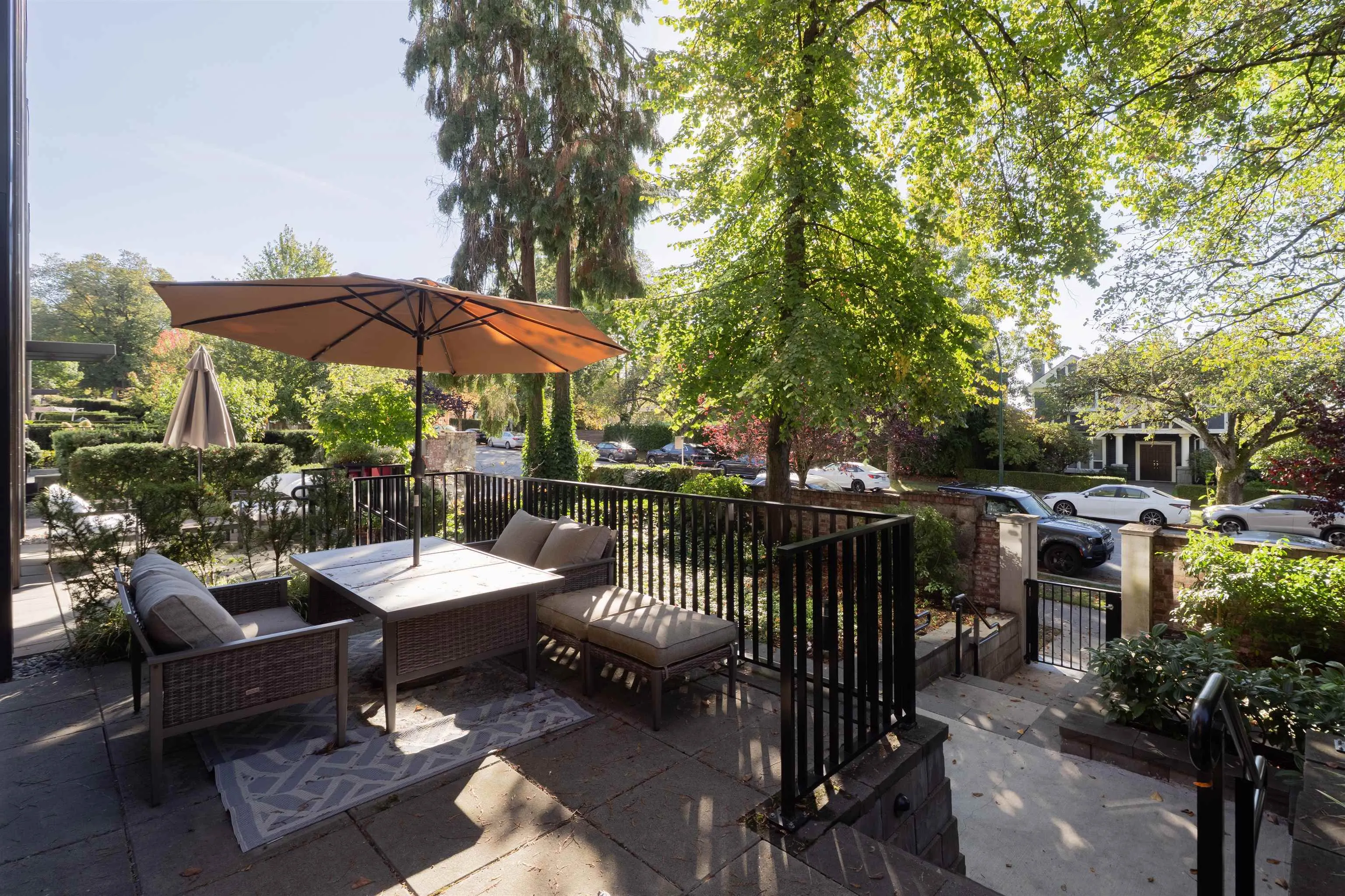 1577 W 57th Avenue