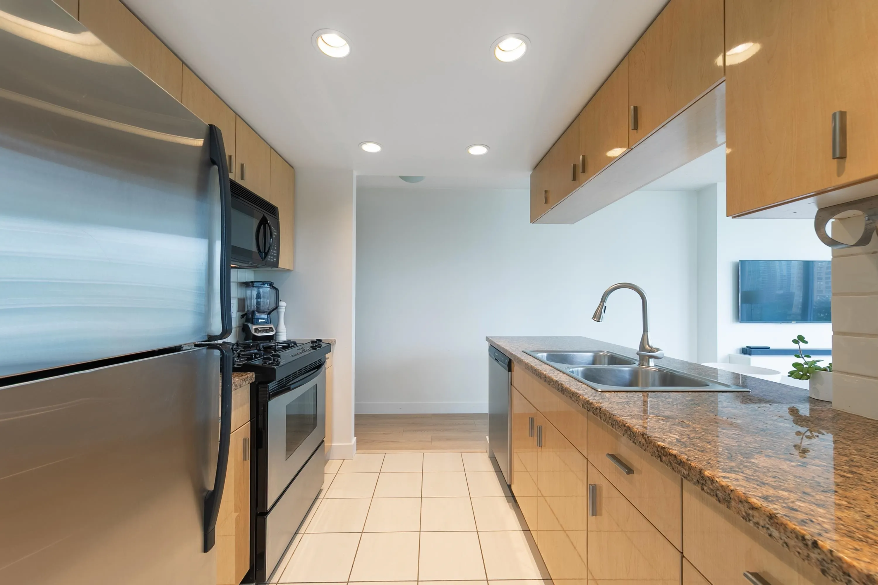 1101 1033 Marinaside Crescent