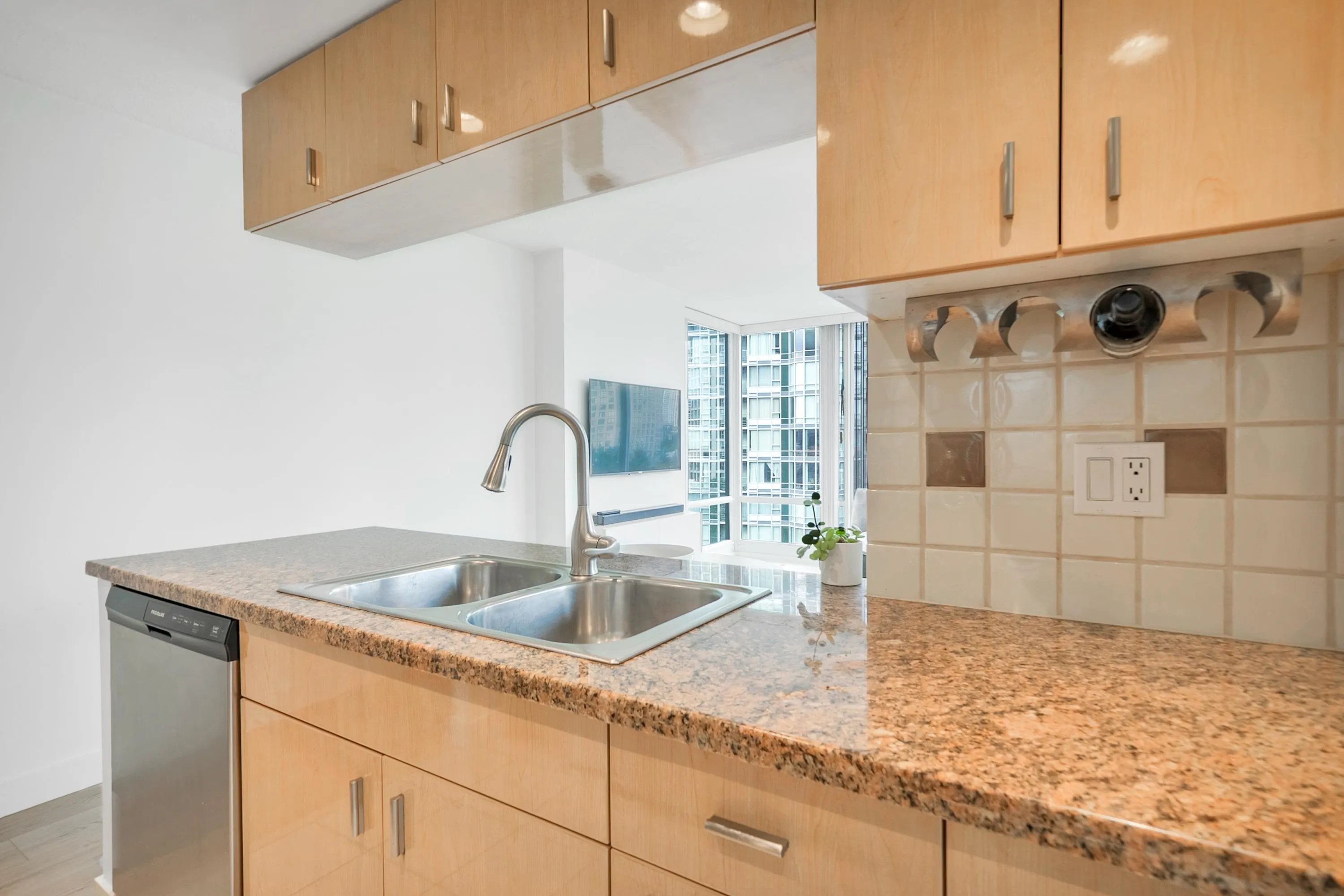 1101 1033 Marinaside Crescent