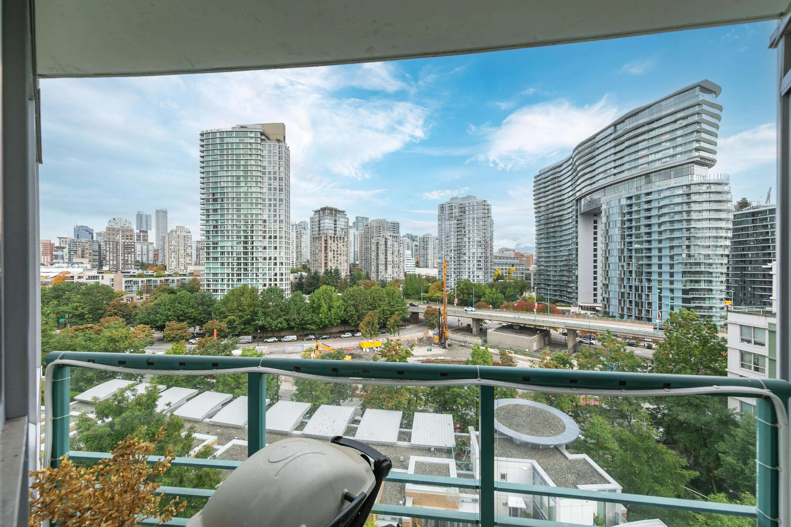 1101 1033 Marinaside Crescent