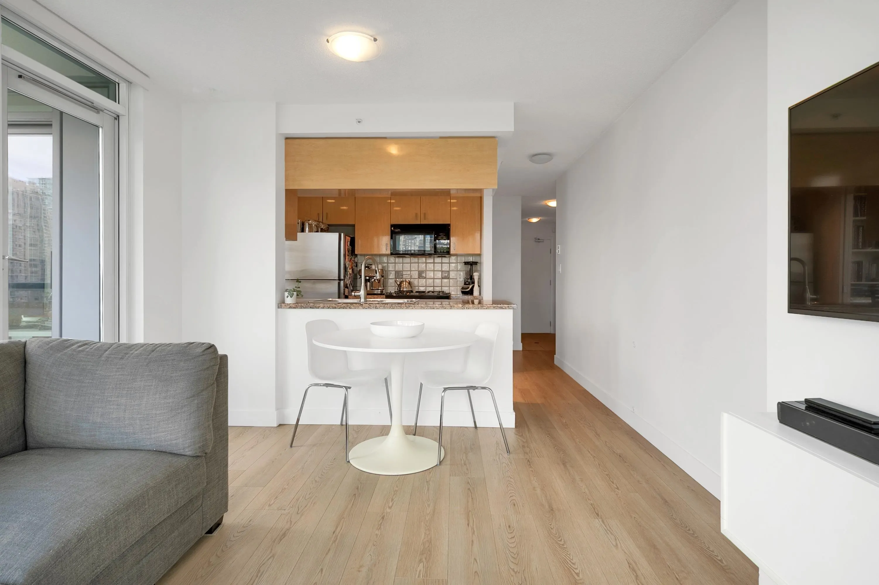 1101 1033 Marinaside Crescent