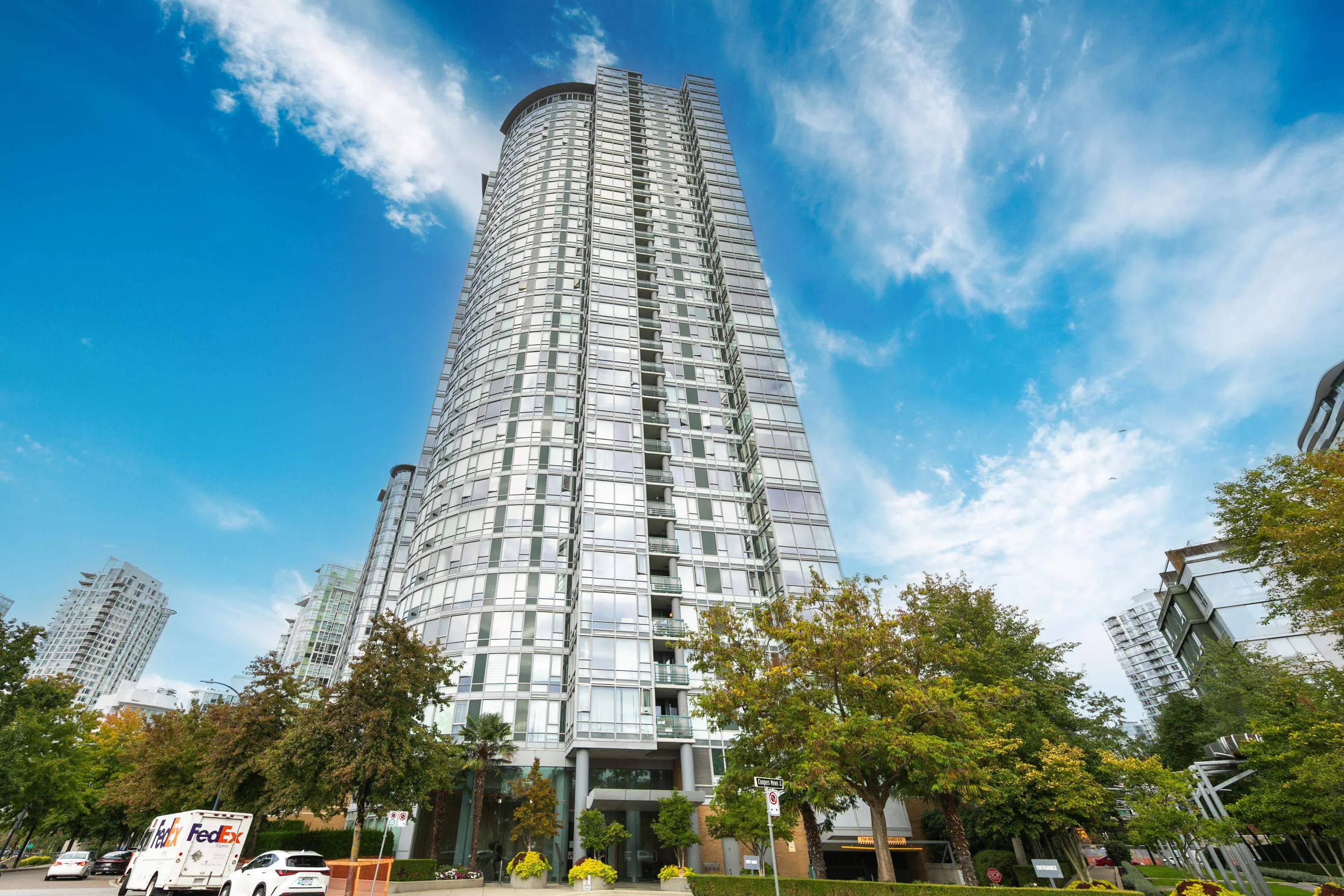 1101 1033 Marinaside Crescent