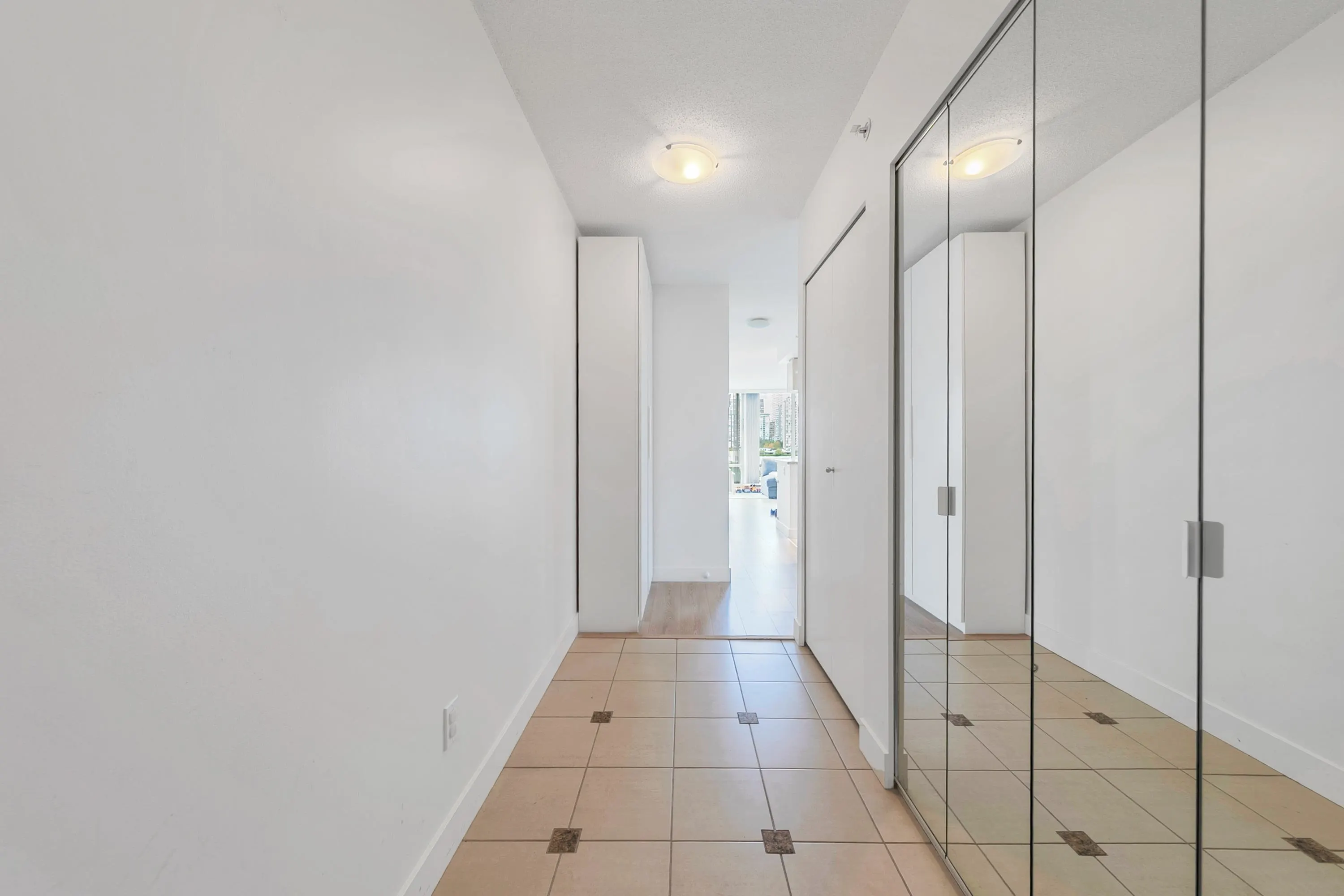 1101 1033 Marinaside Crescent