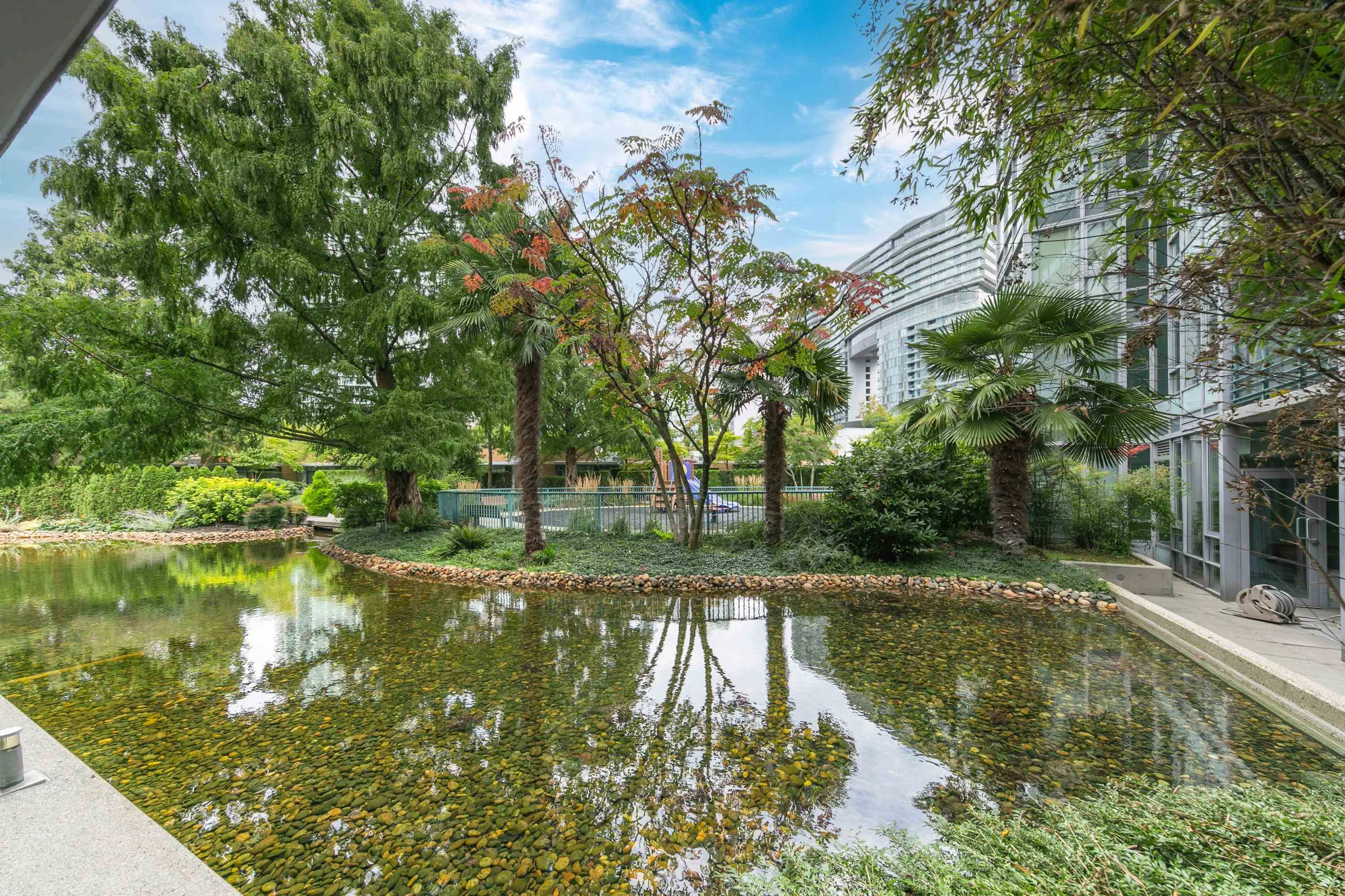 1101 1033 Marinaside Crescent