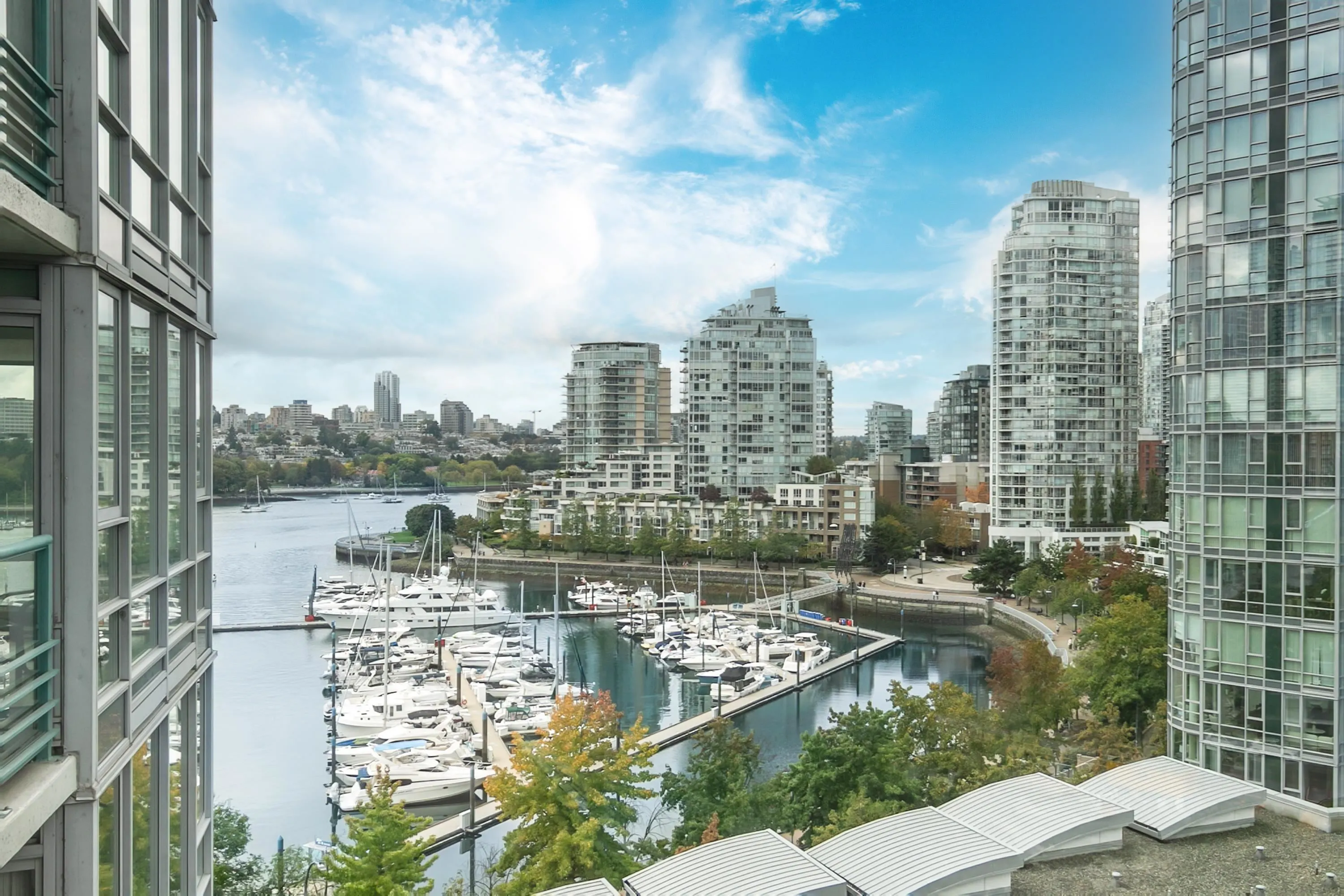 1101 1033 Marinaside Crescent