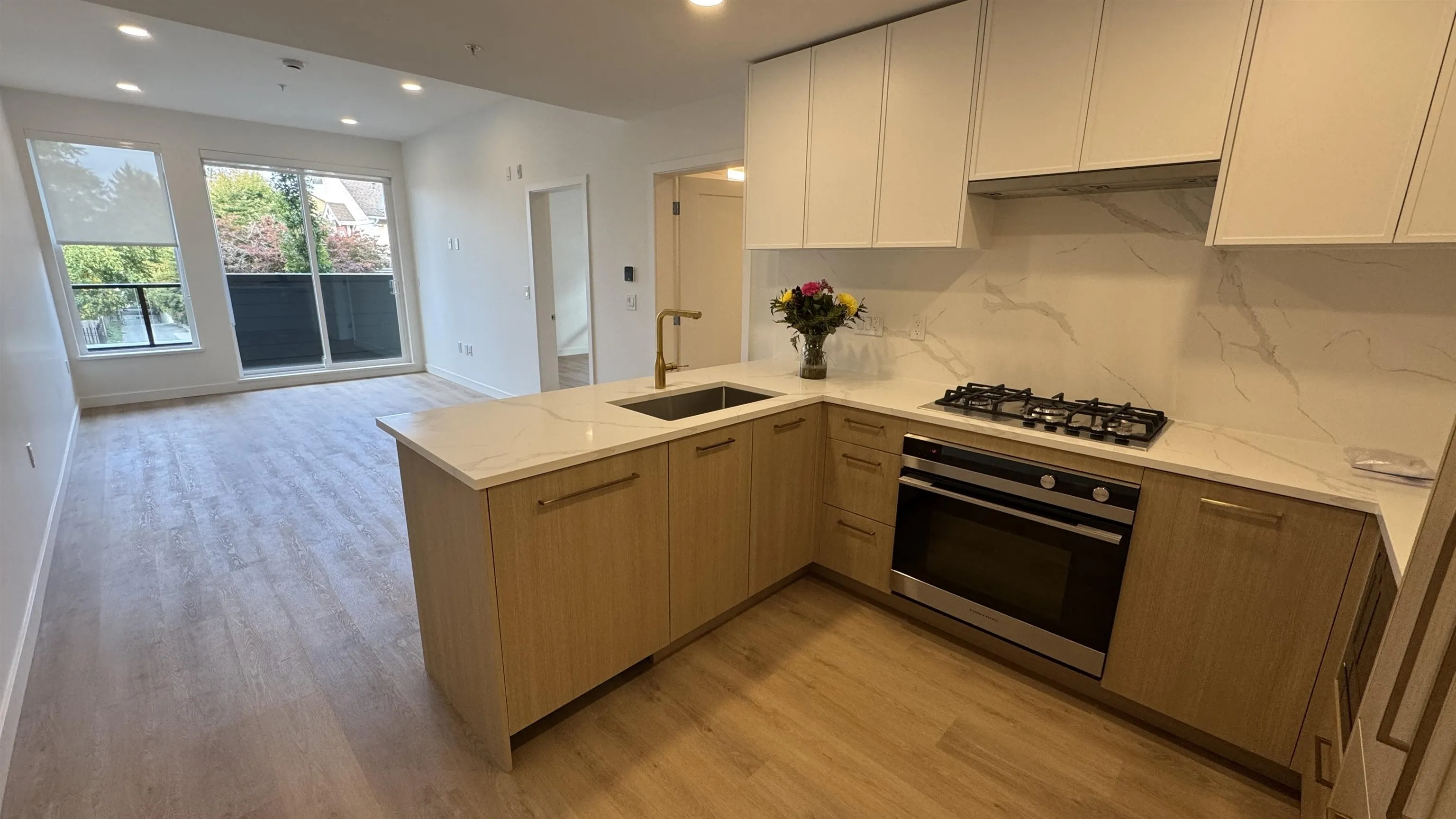 21X 375 Clayton Street