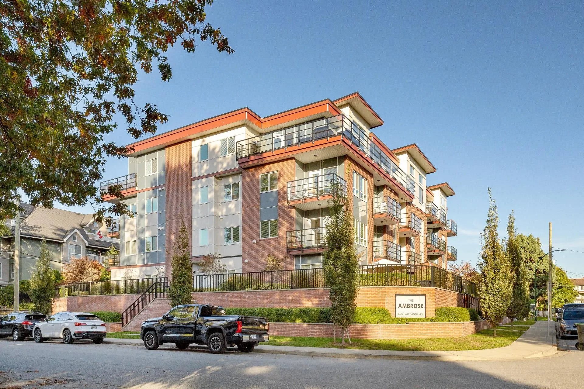 308 2389 Hawthorne Avenue