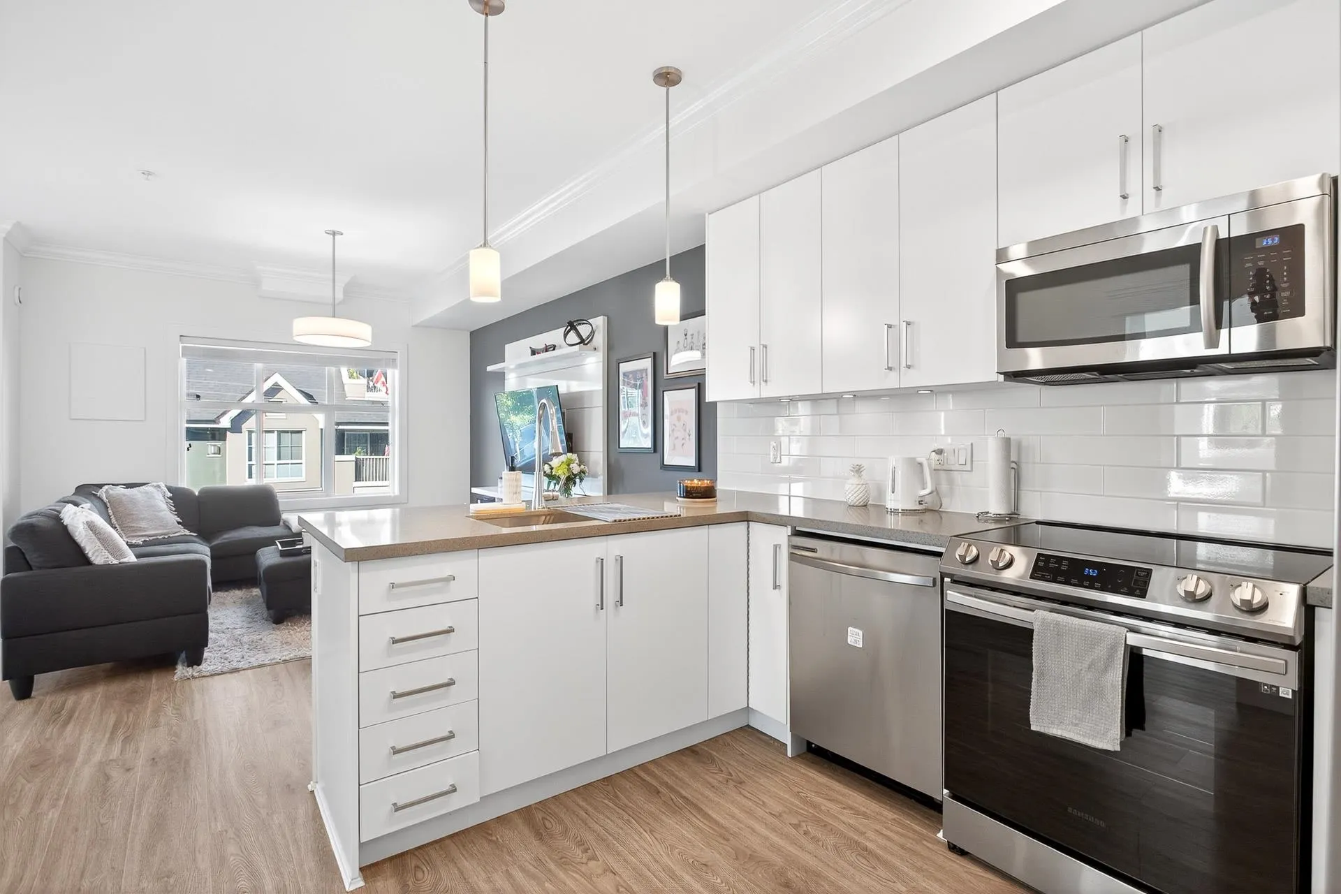 308 2389 Hawthorne Avenue