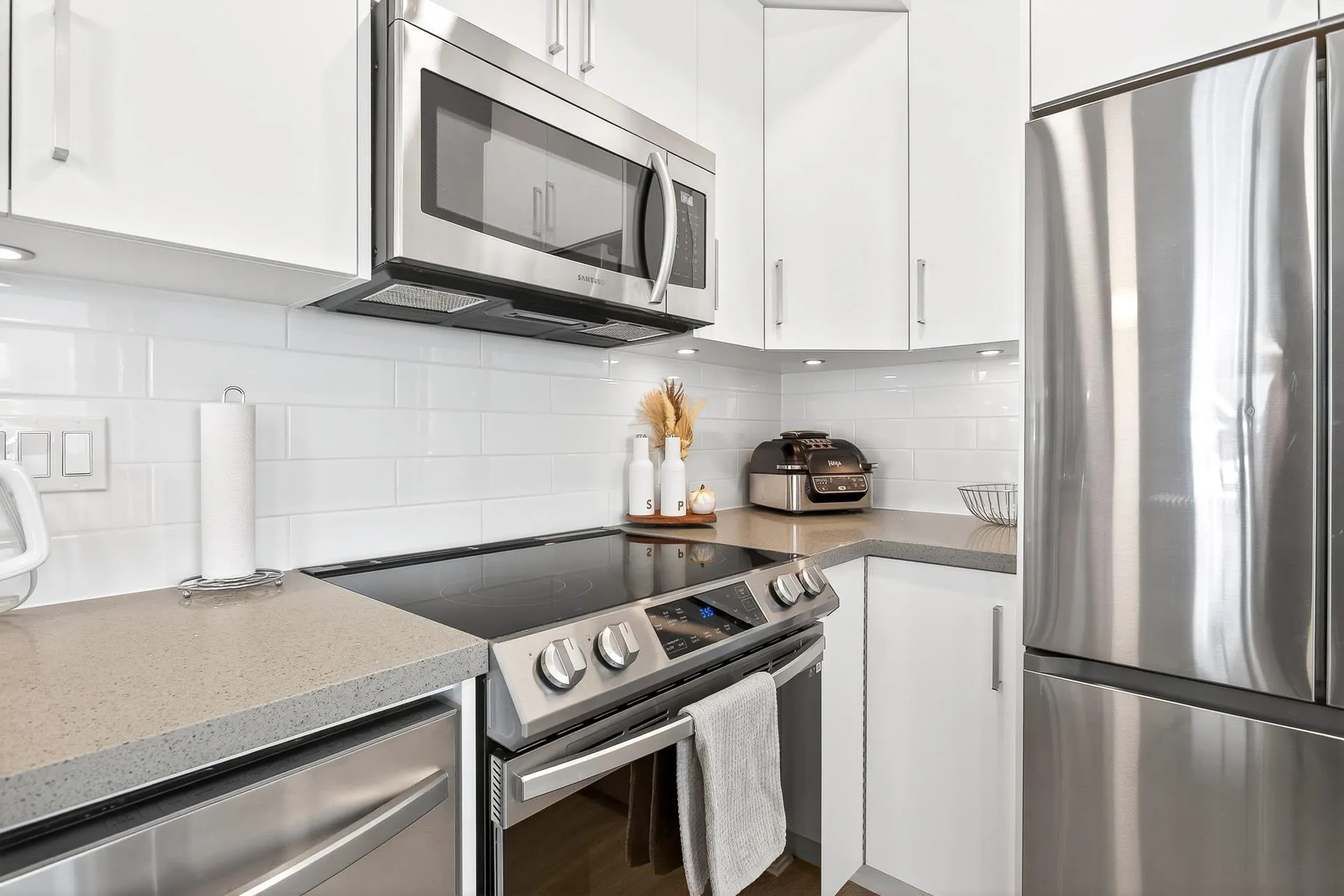 308 2389 Hawthorne Avenue