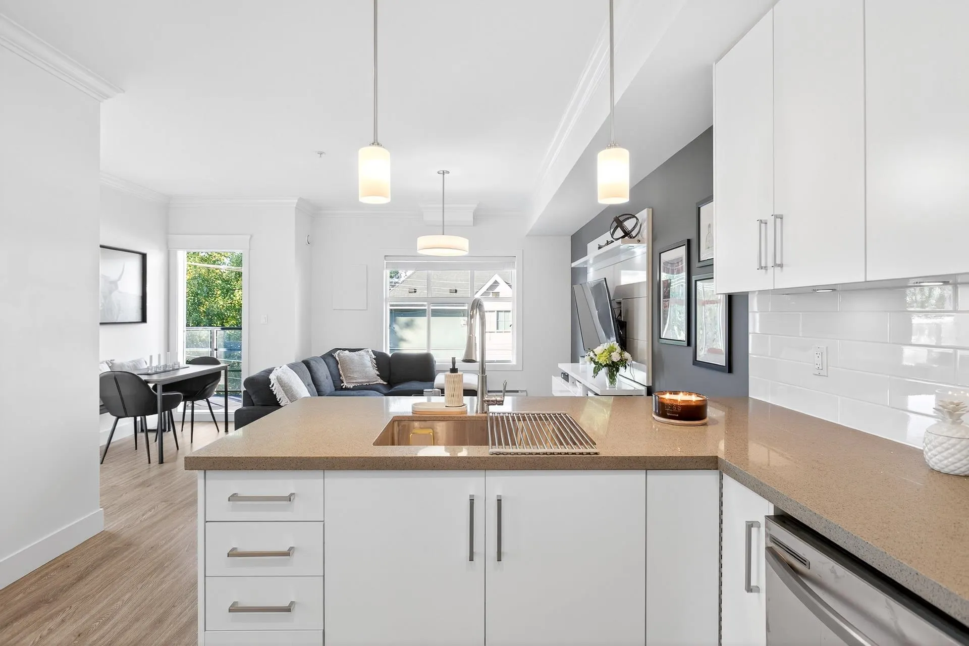 308 2389 Hawthorne Avenue