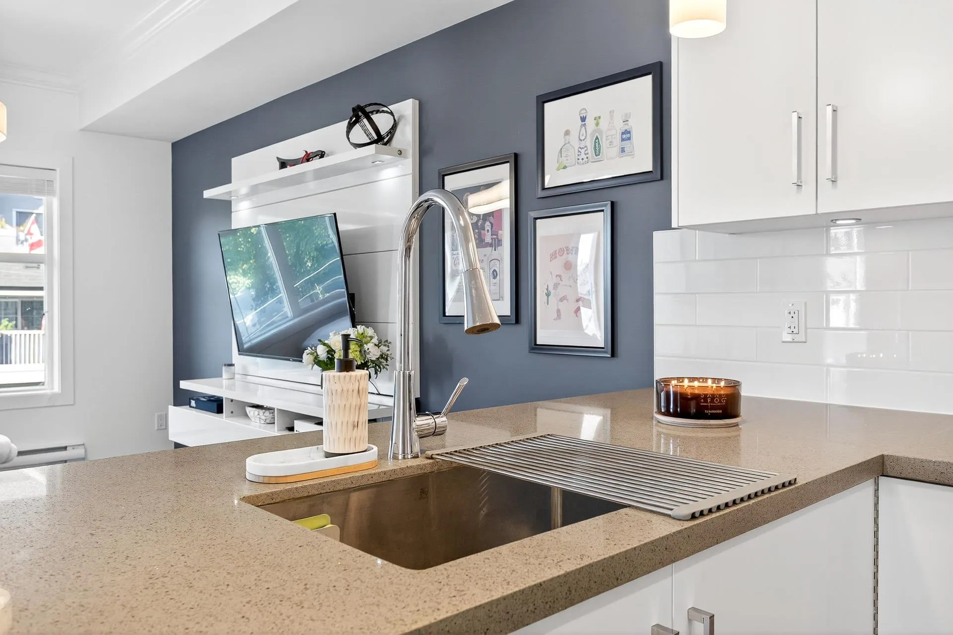 308 2389 Hawthorne Avenue