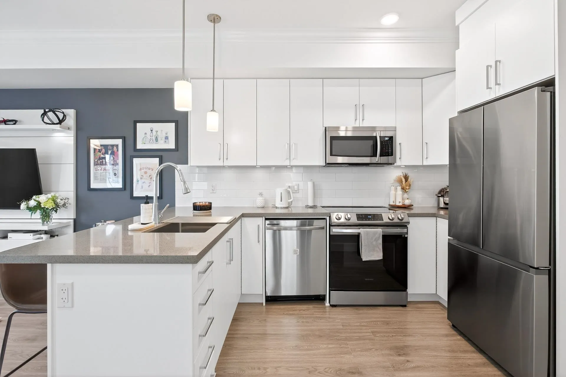 308 2389 Hawthorne Avenue