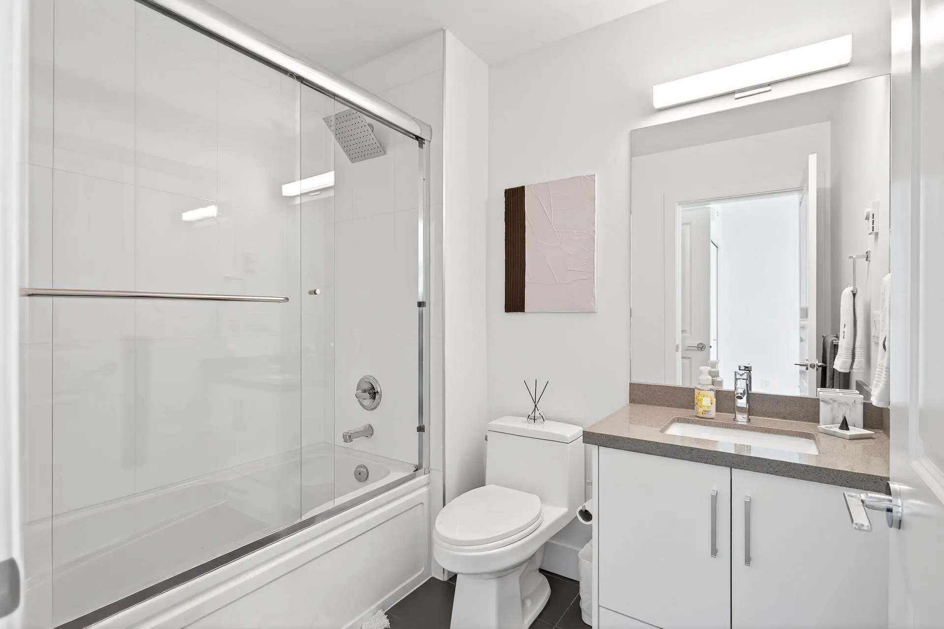 308 2389 Hawthorne Avenue