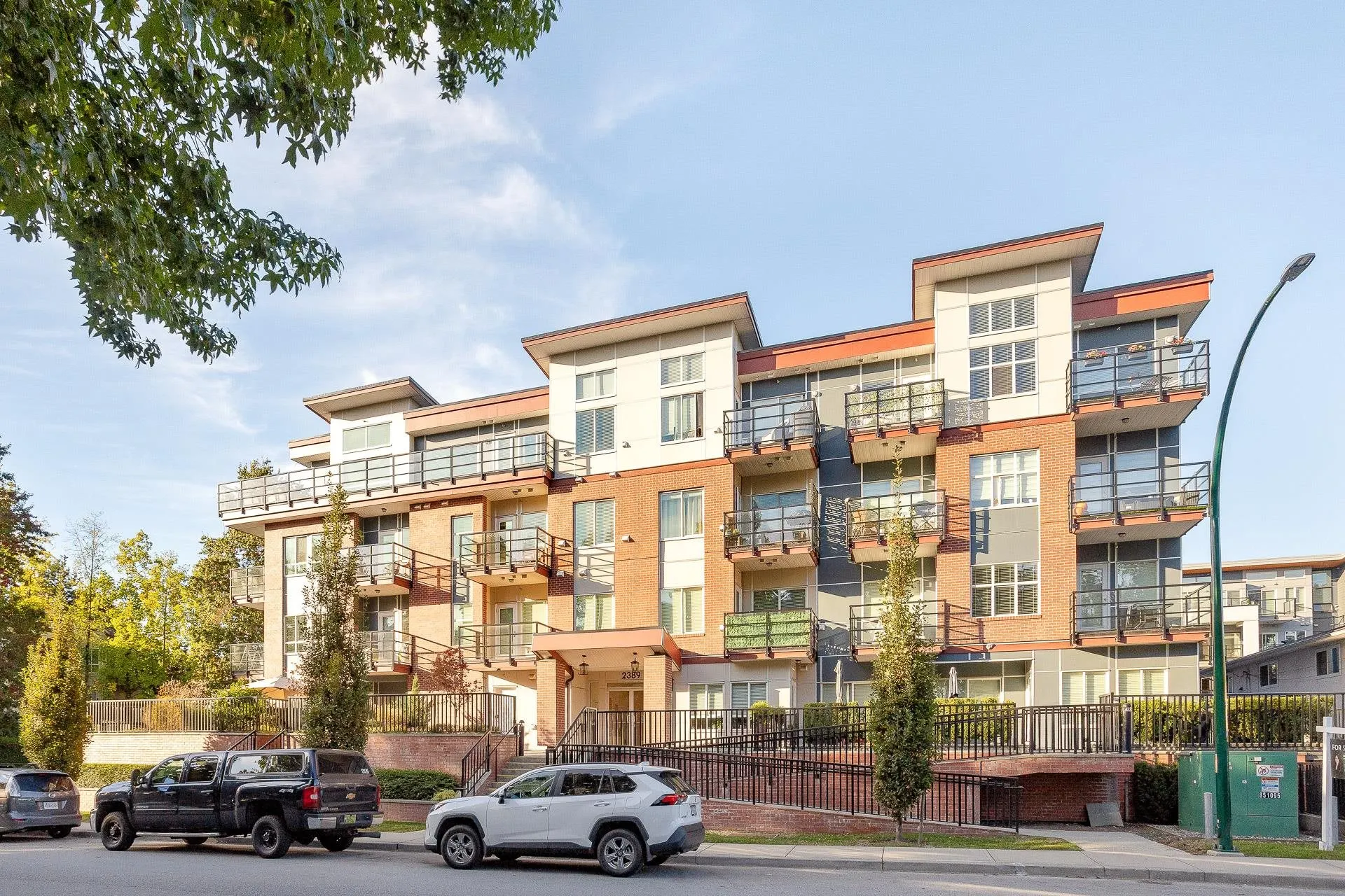 308 2389 Hawthorne Avenue