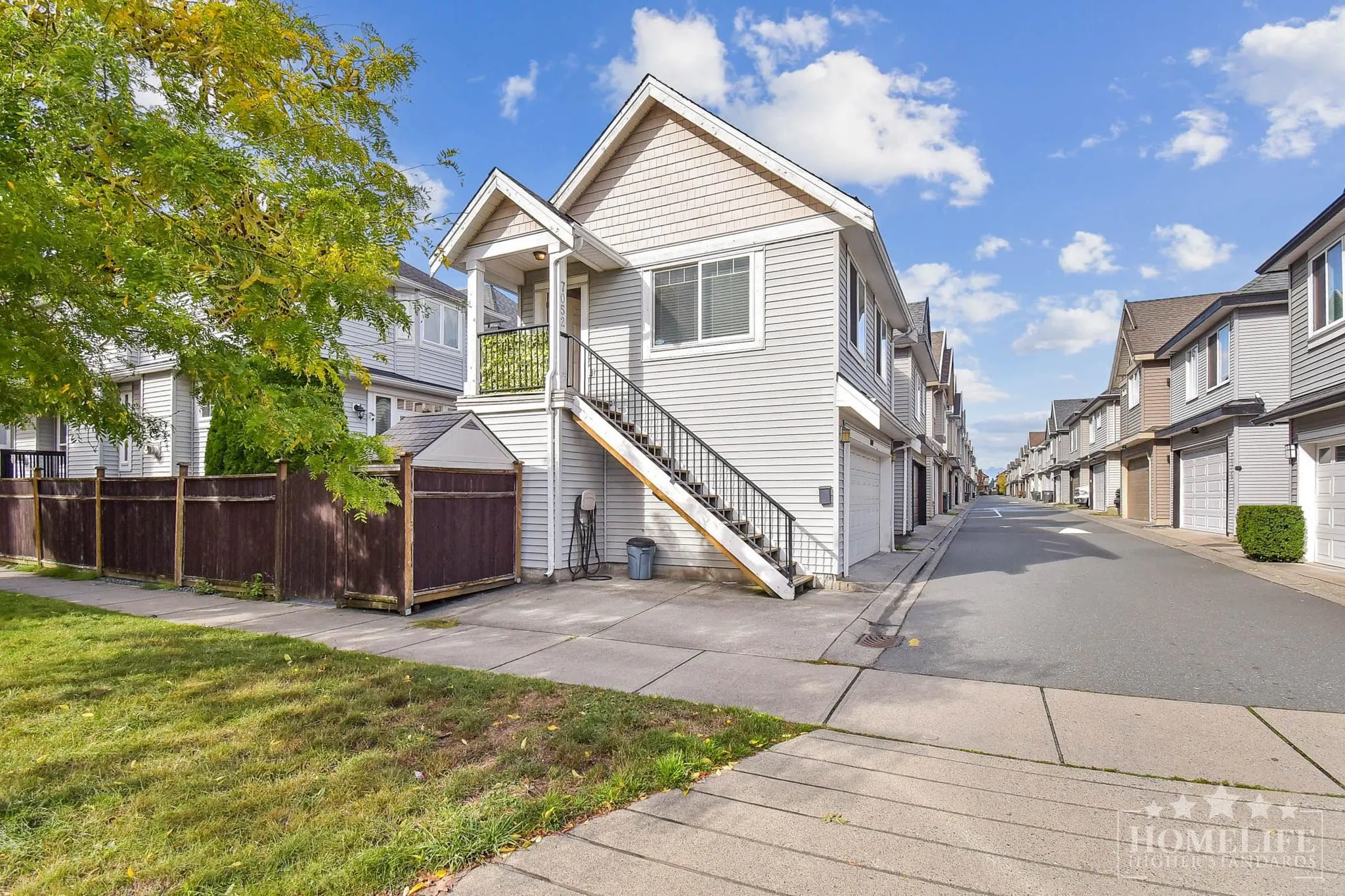 Coach House 7052 195 Street