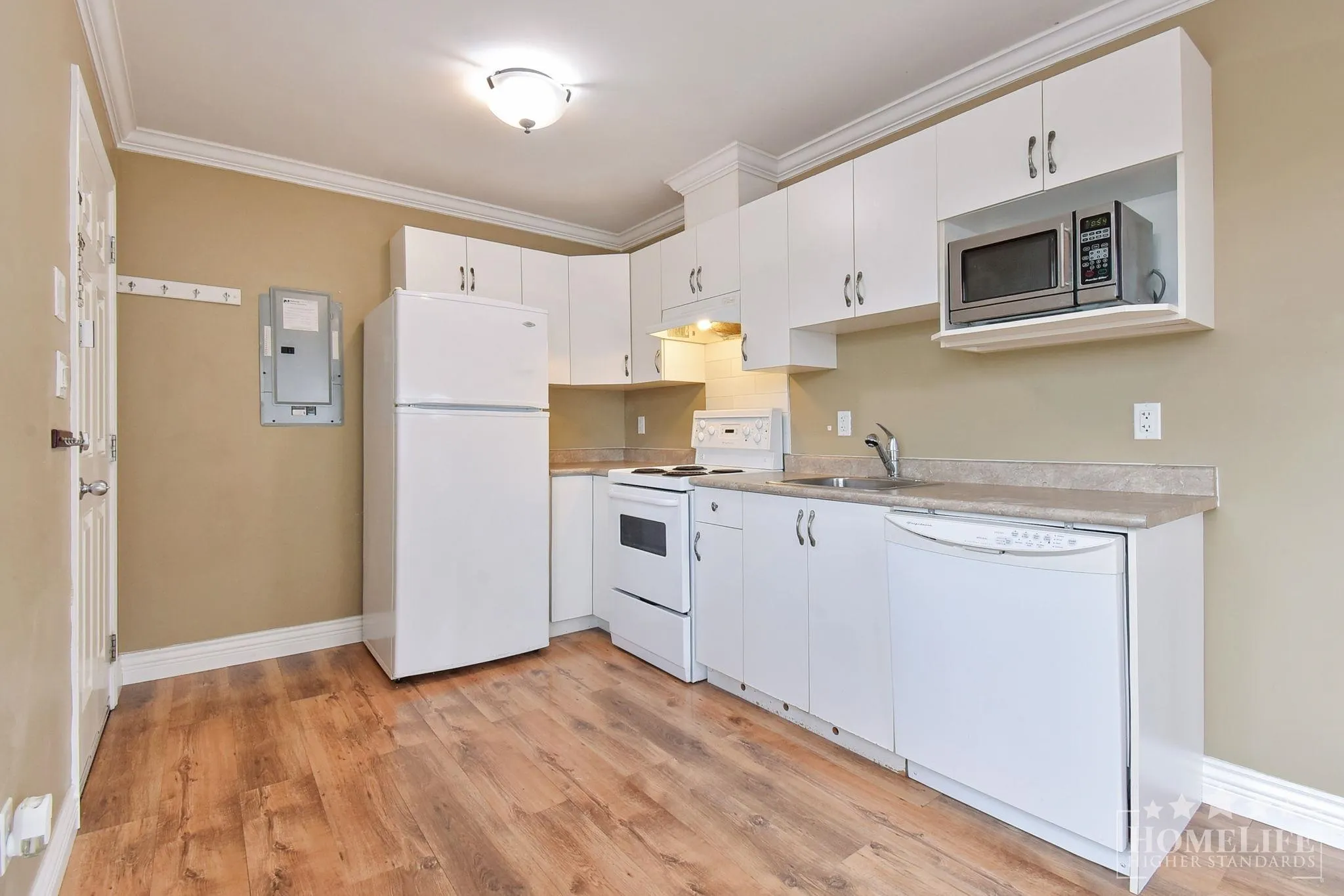 Coach House 7052 195 Street