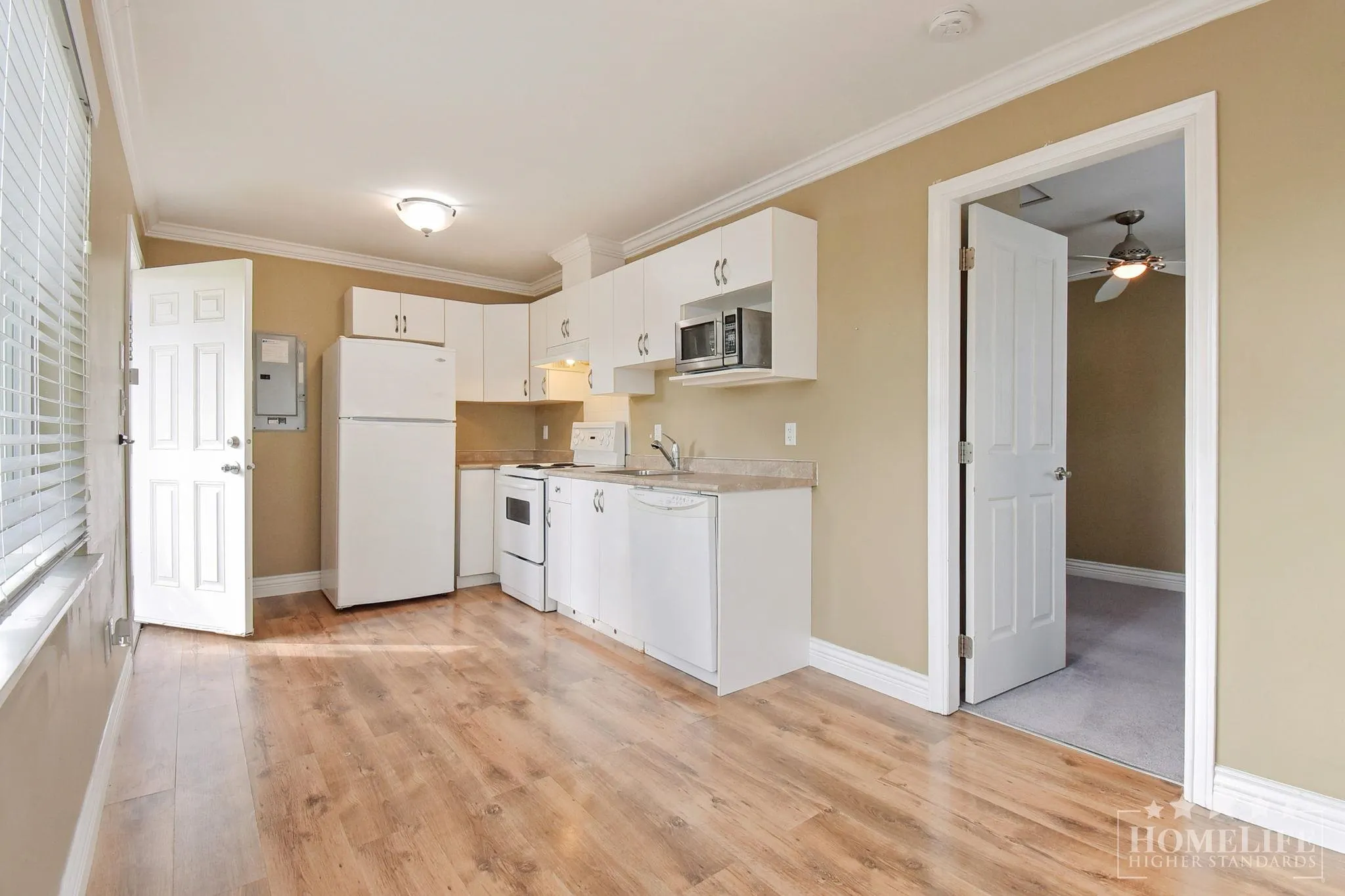 Coach House 7052 195 Street