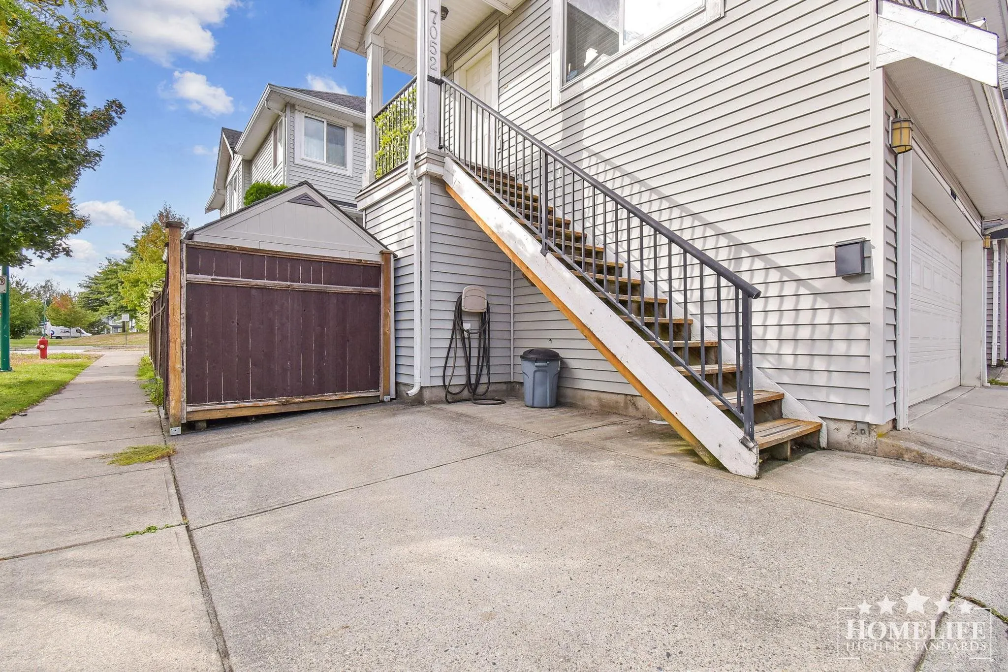 Coach House 7052 195 Street