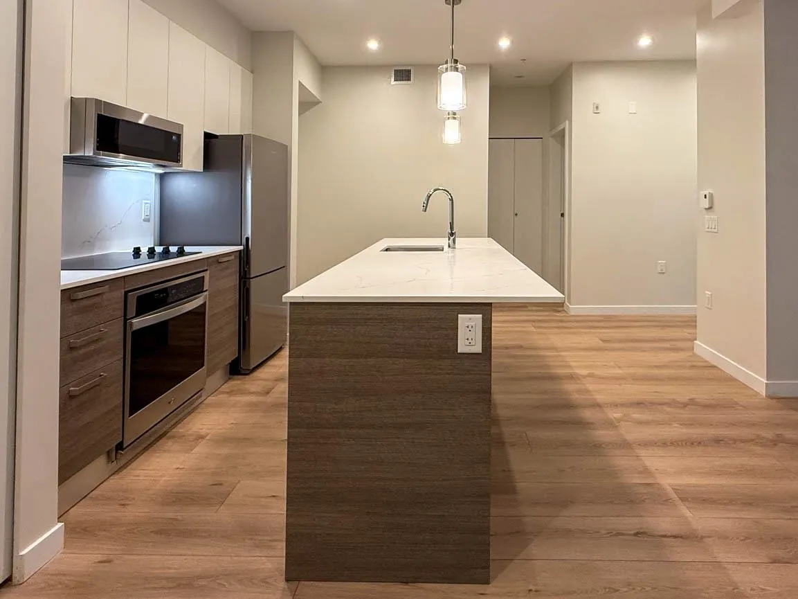G34 2070 E 20th Avenue
