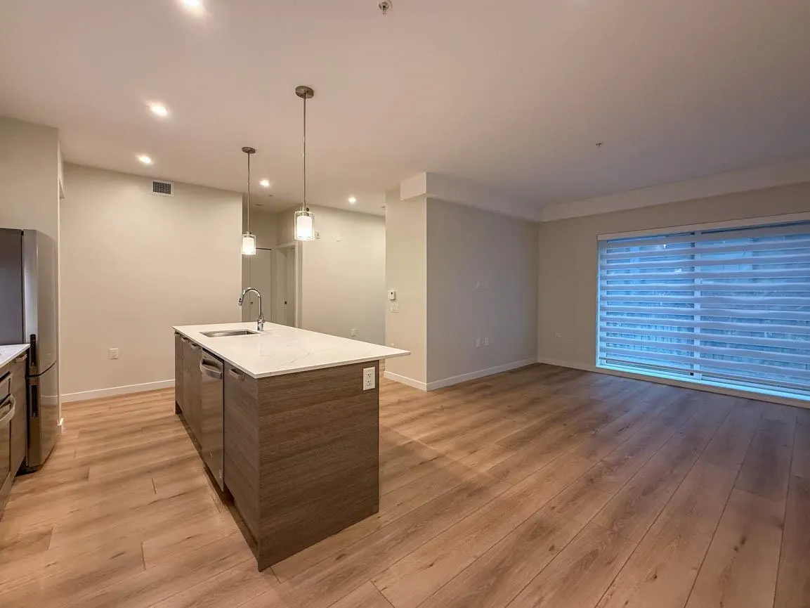 G34 2070 E 20th Avenue