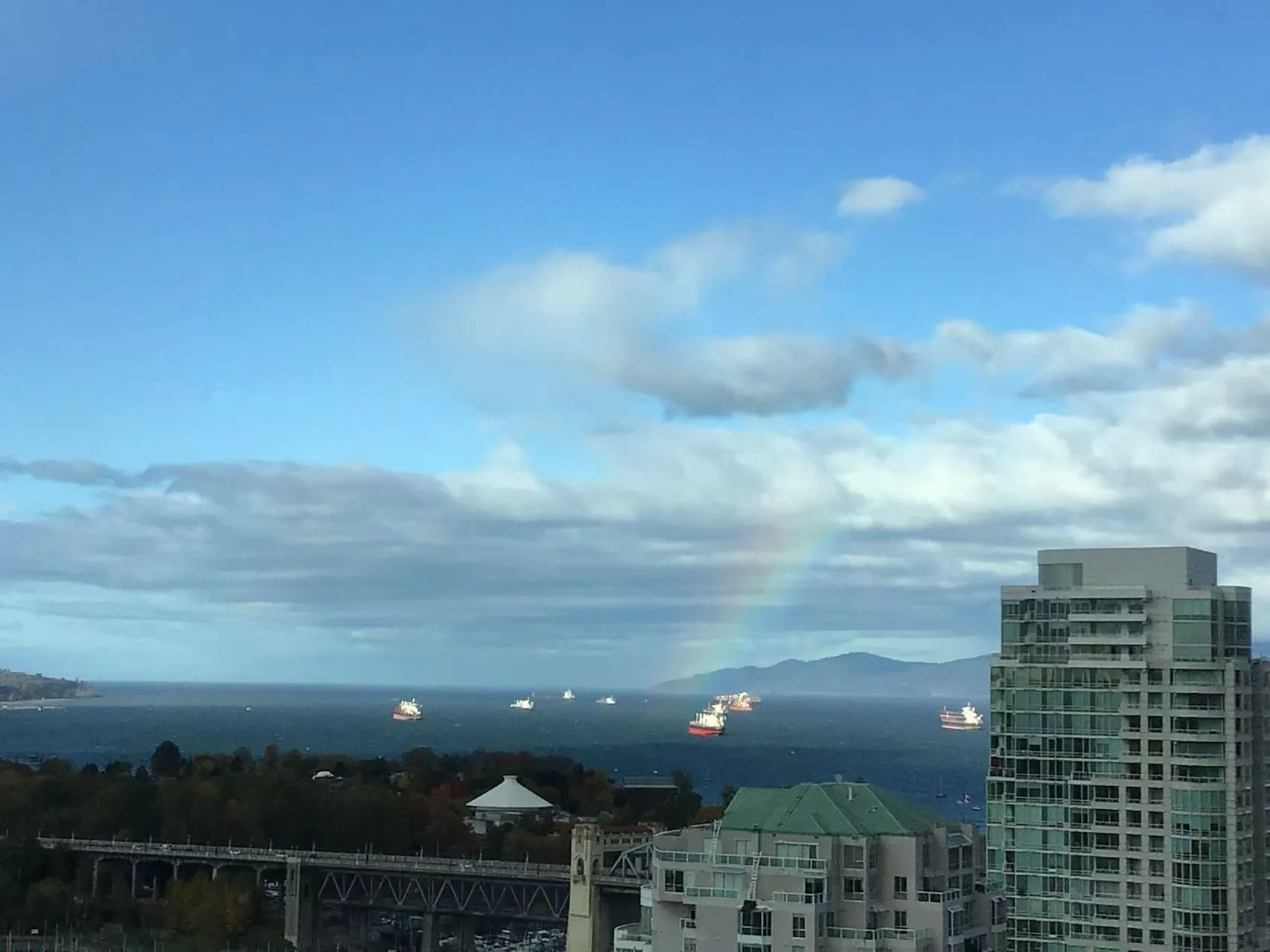 3207 583 Beach Crescent